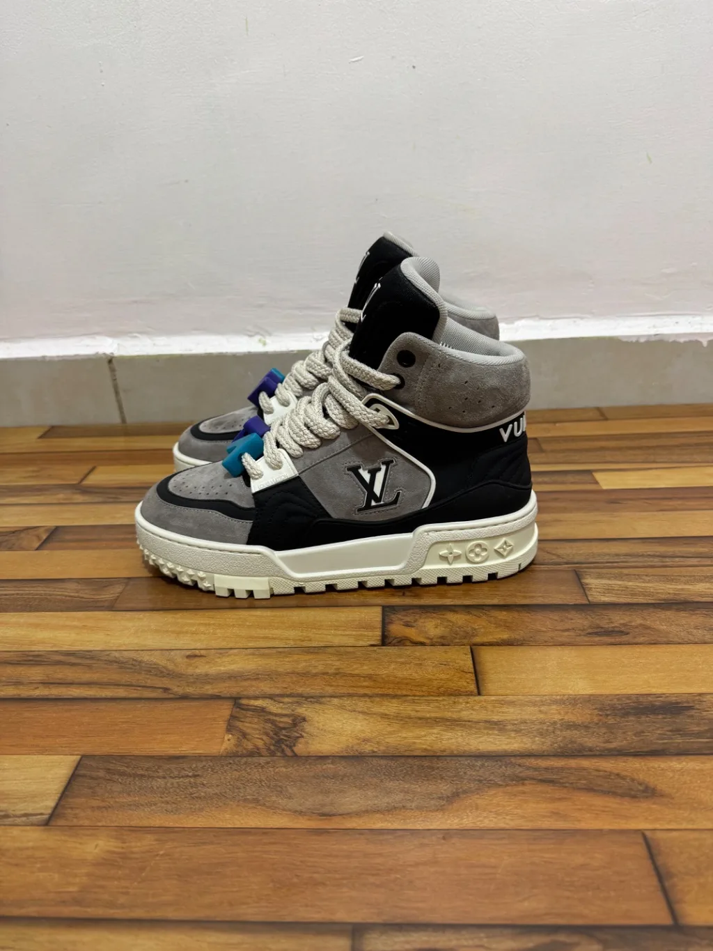 LOUIS VUITTON TRAINERS HIGH TOP SNEAKERS
