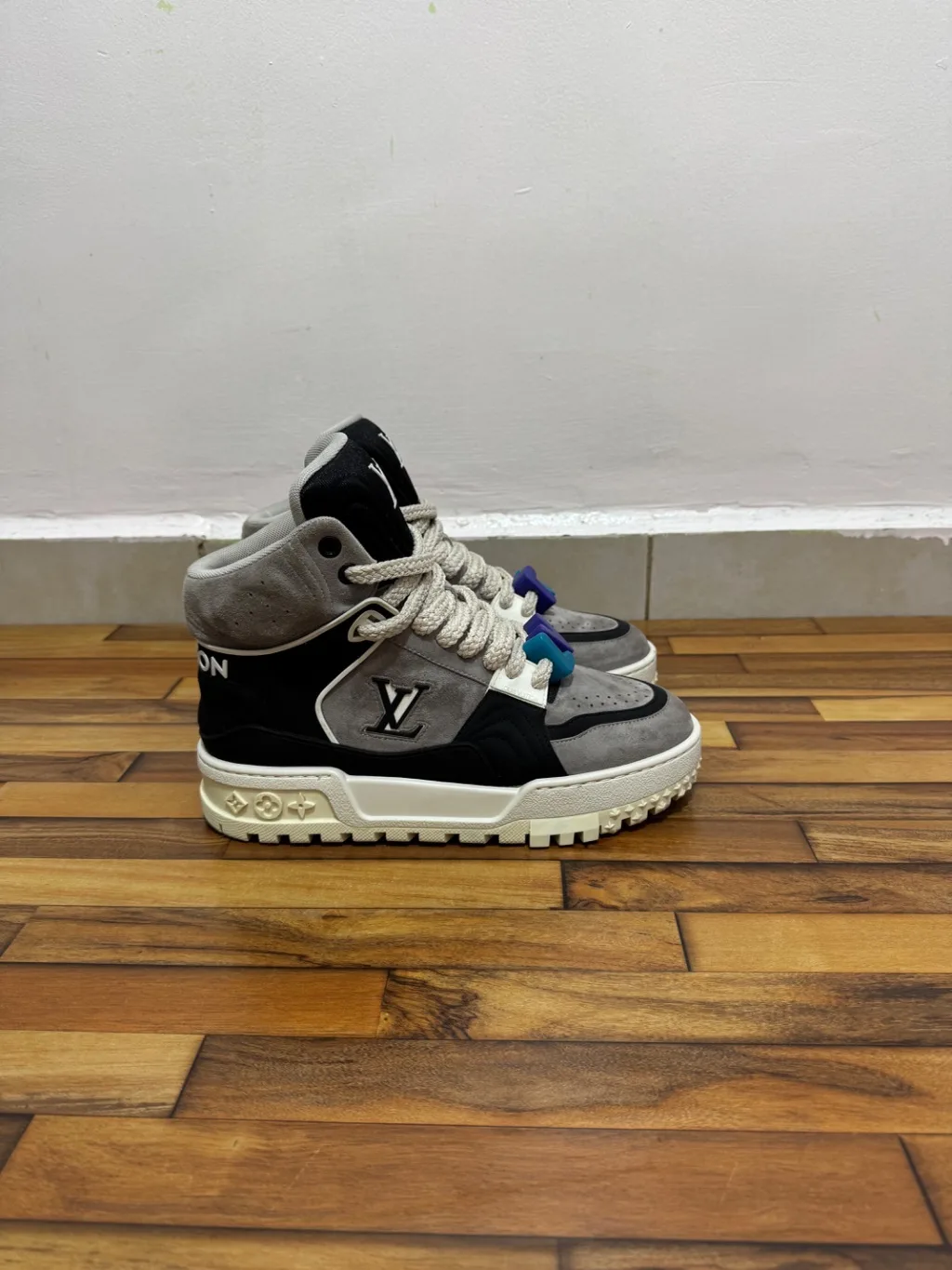 LOUIS VUITTON TRAINERS HIGH TOP SNEAKERS