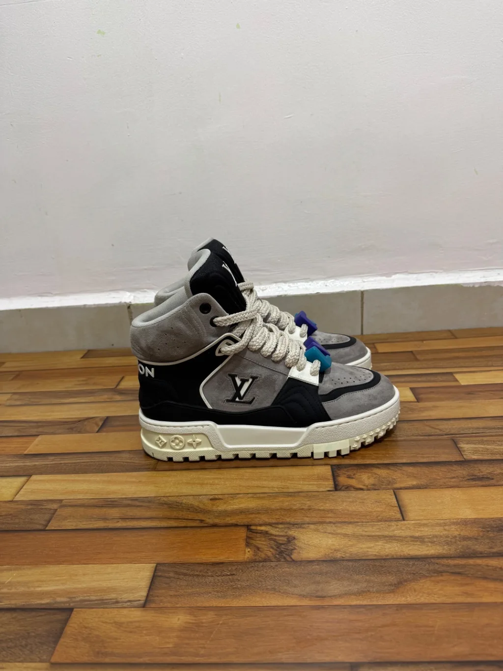 LOUIS VUITTON TRAINERS HIGH TOP SNEAKERS