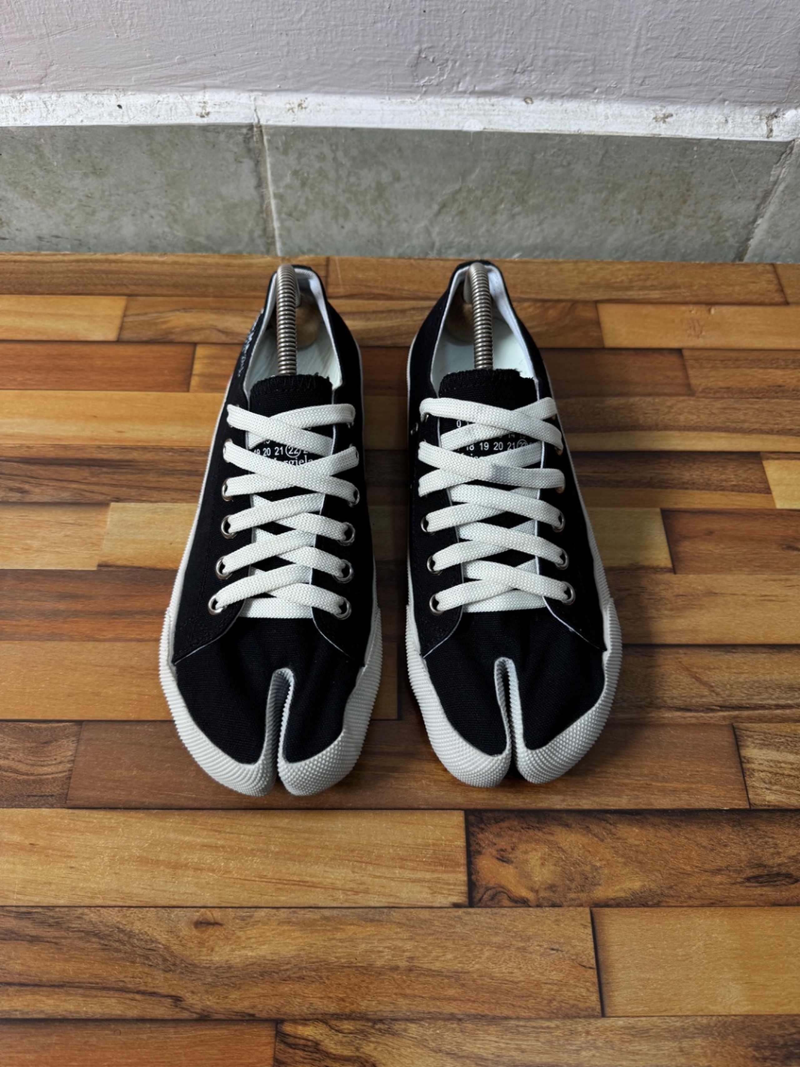 MAISON MARGIELA TABI CANVAS SNEAKERS 🖤