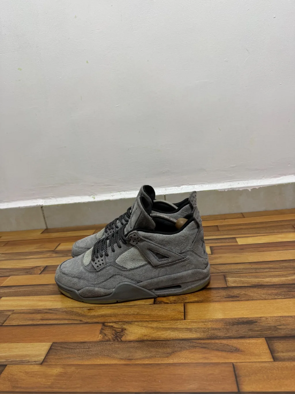 JORDAN 4s KAWS 🩶