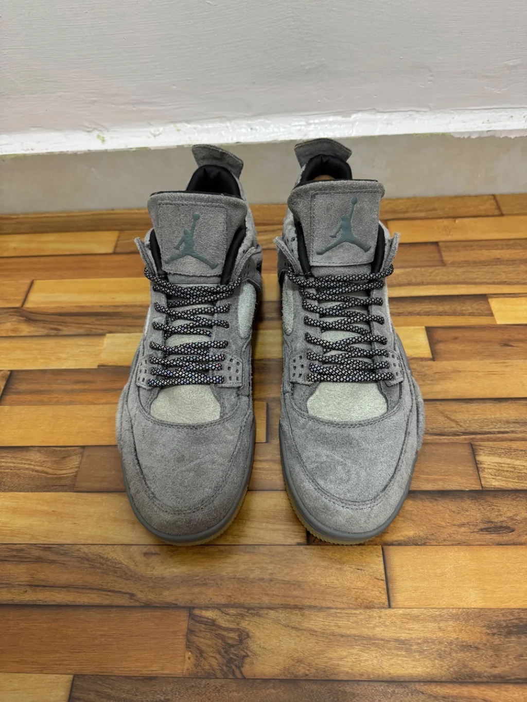 JORDAN 4s KAWS 🩶