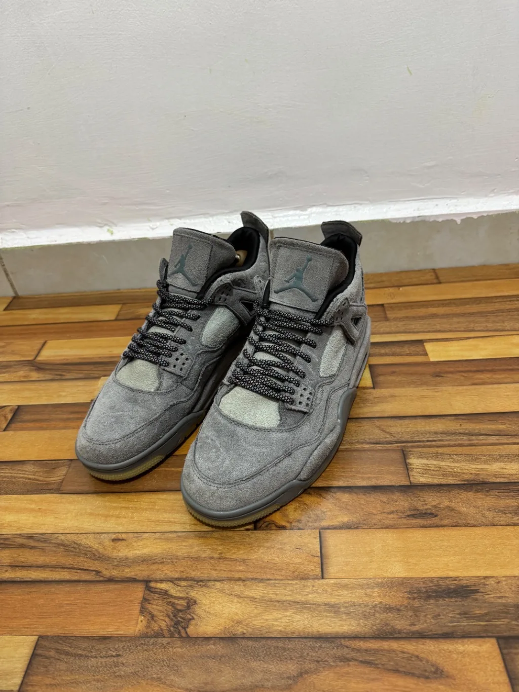 JORDAN 4s KAWS 🩶