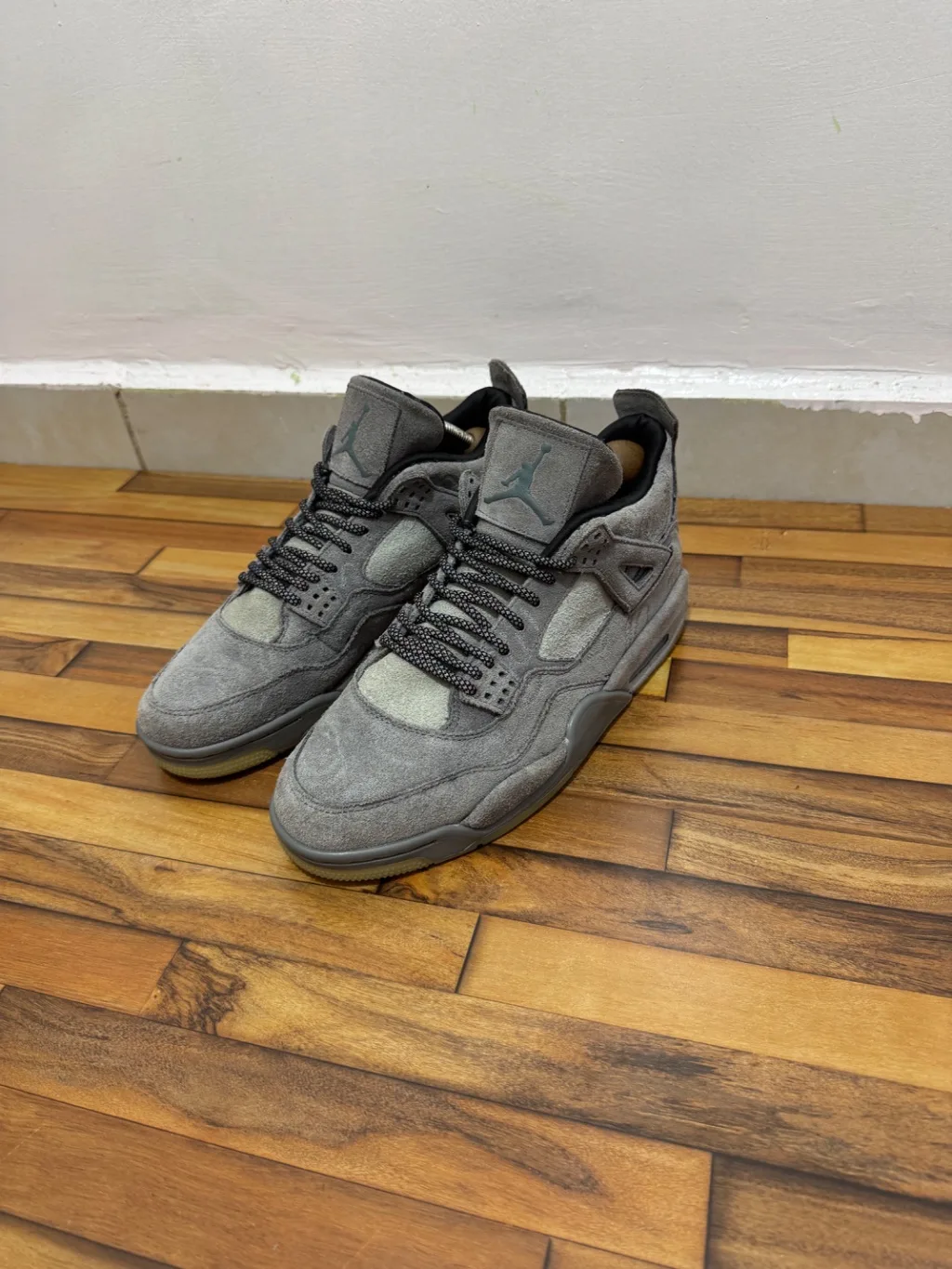 JORDAN 4s KAWS 🩶