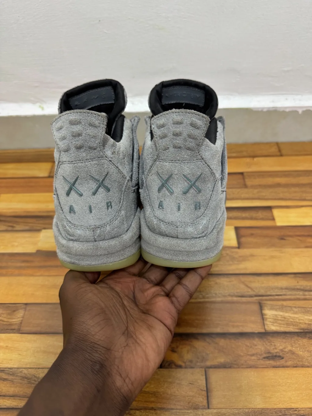 JORDAN 4s KAWS 🩶