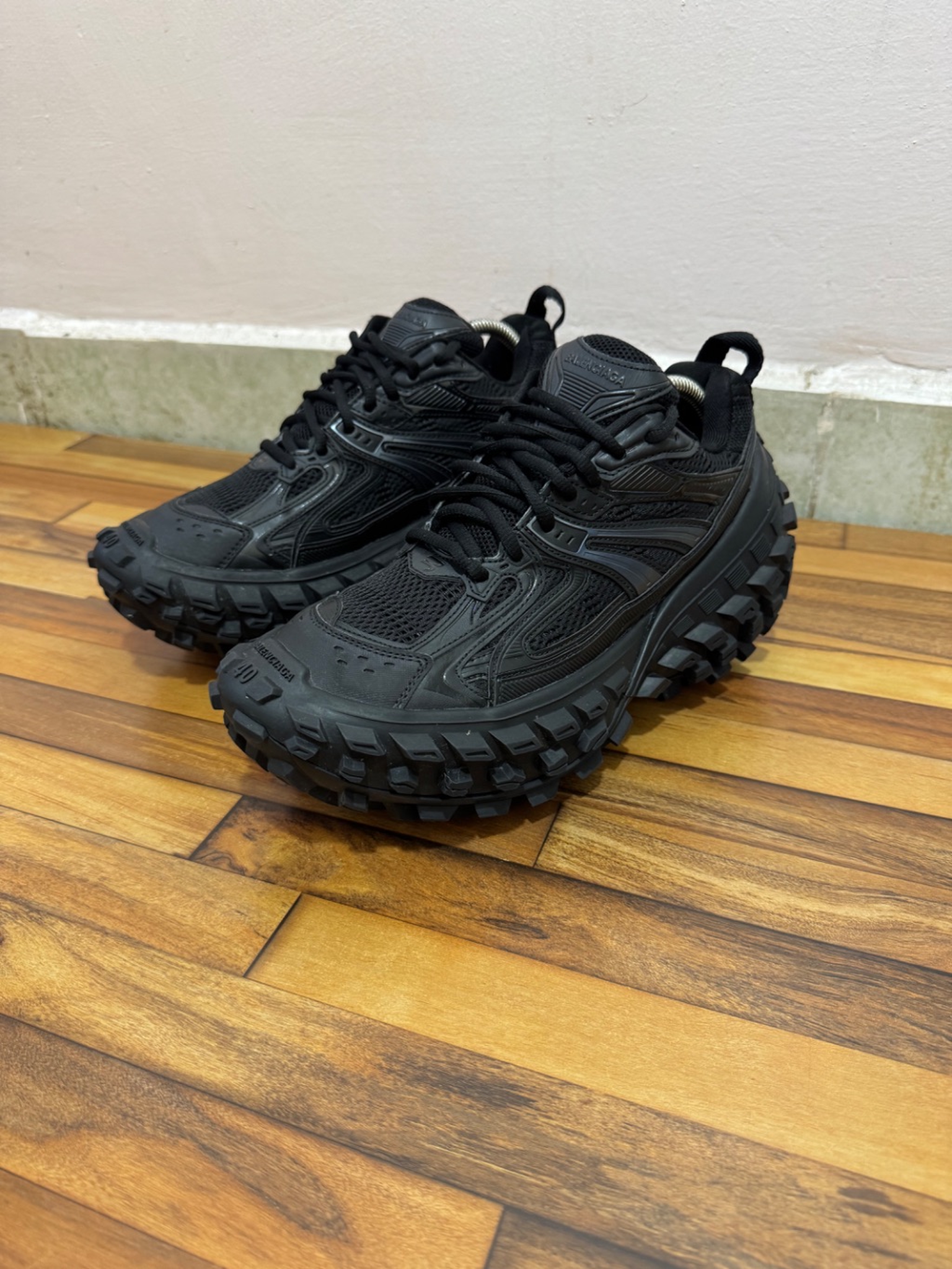 BALENCIAGA DEFENDER 🖤