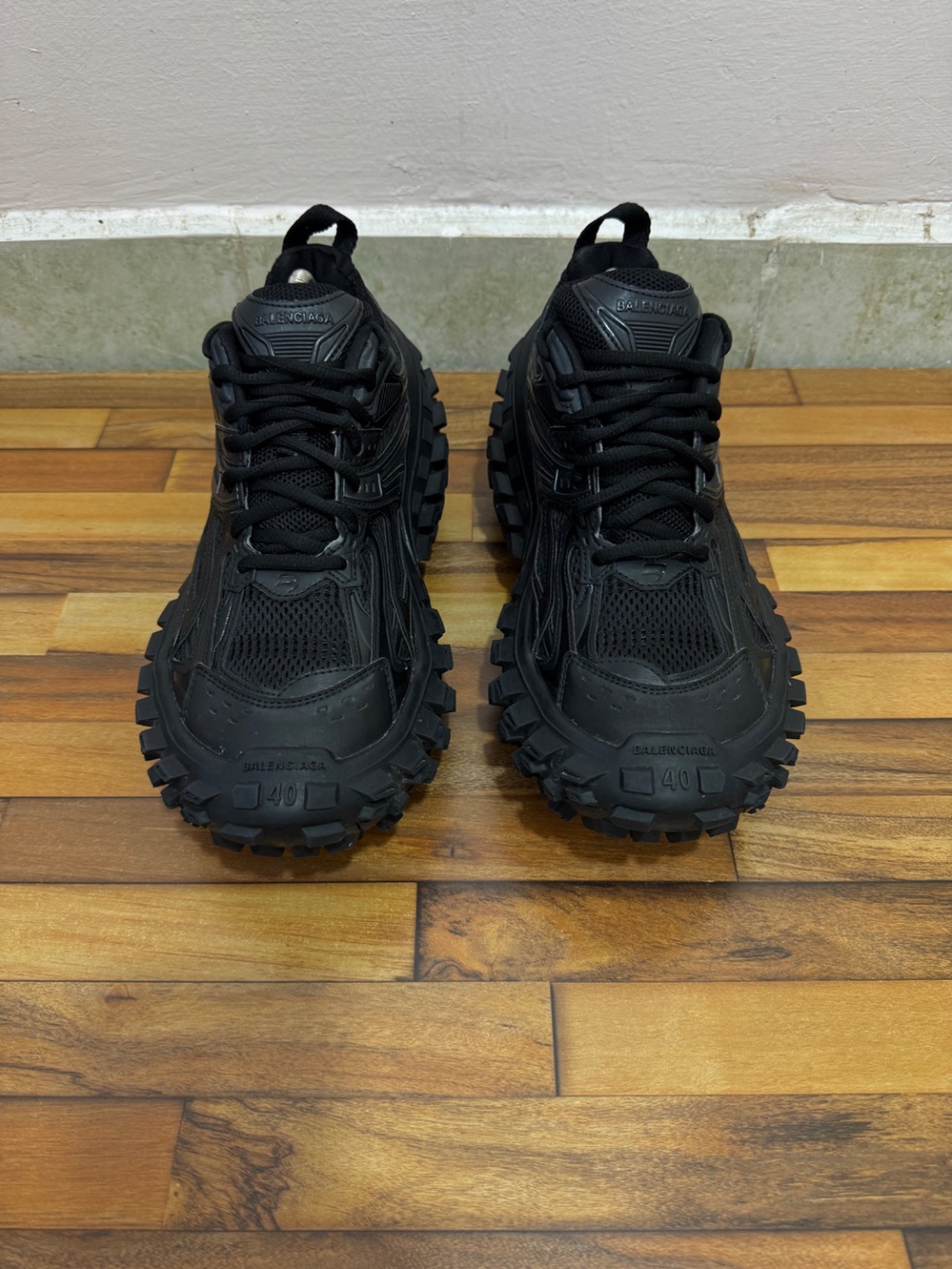 BALENCIAGA DEFENDER 🖤