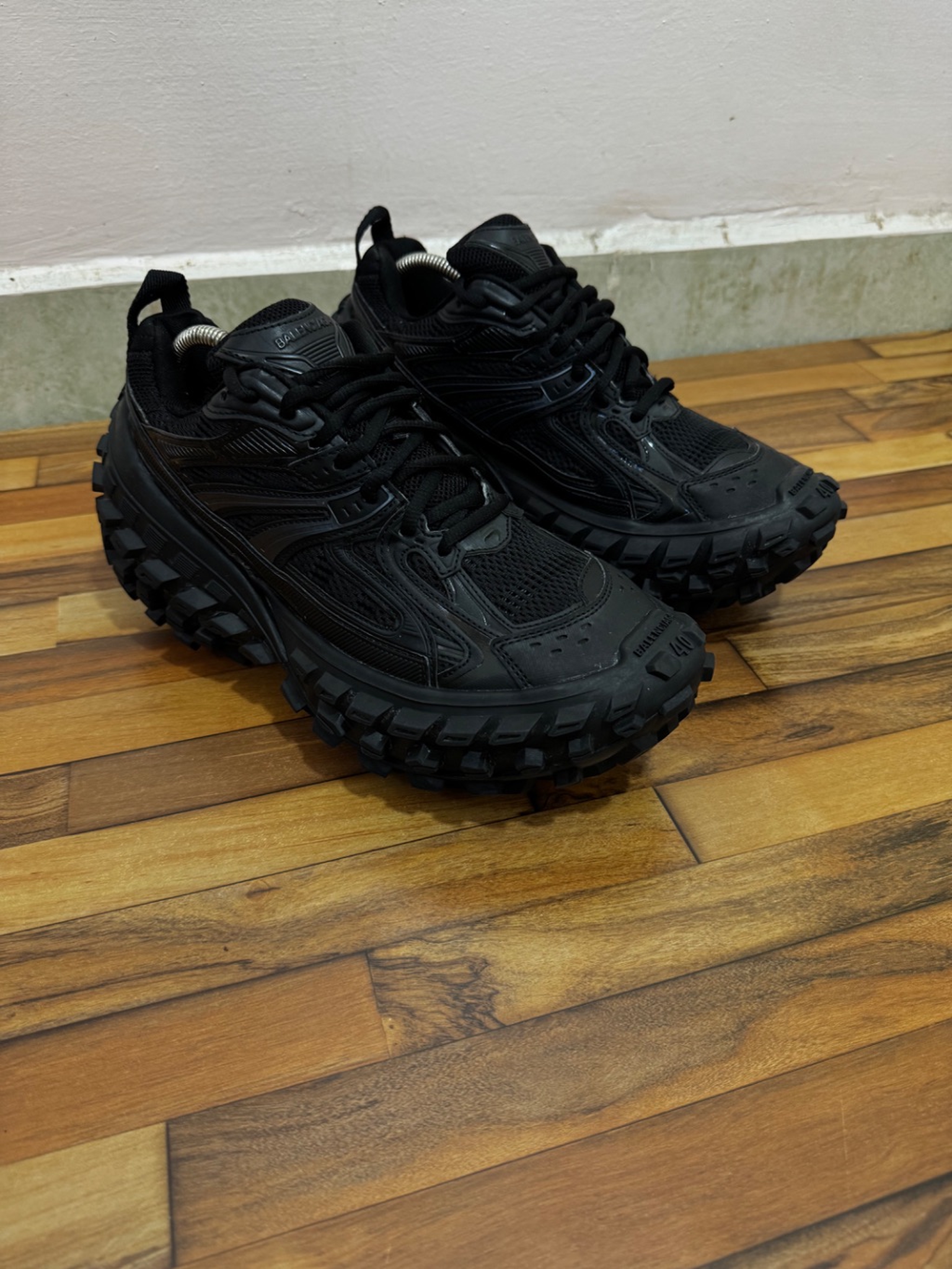 BALENCIAGA DEFENDER 🖤