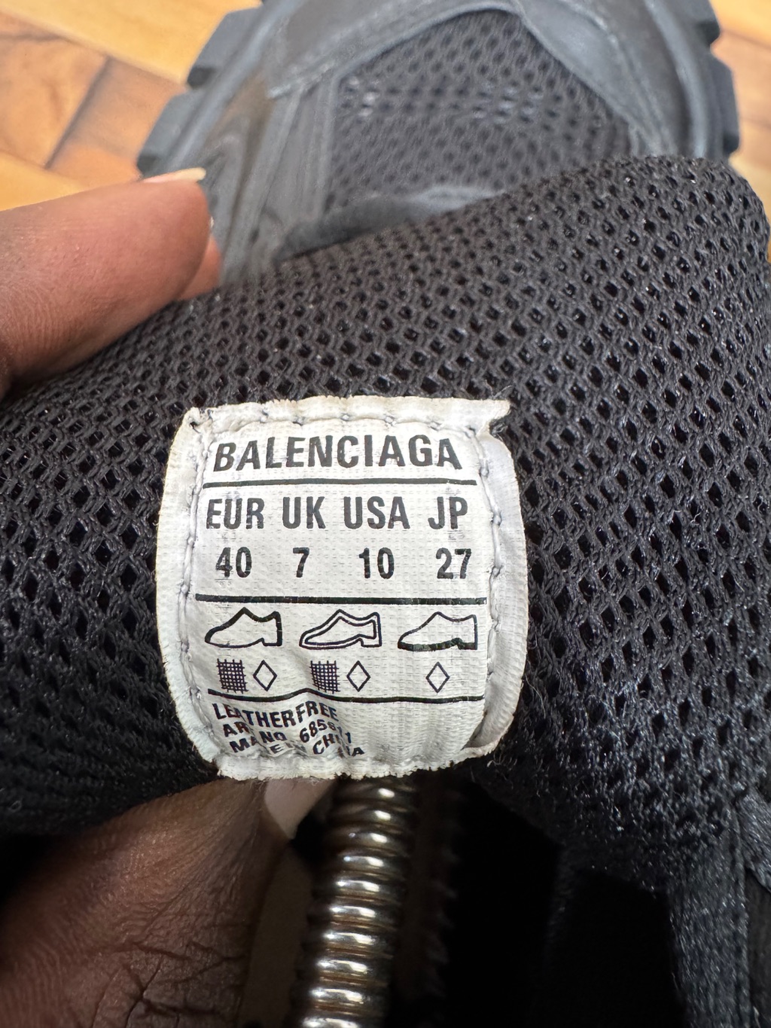 BALENCIAGA DEFENDER 🖤