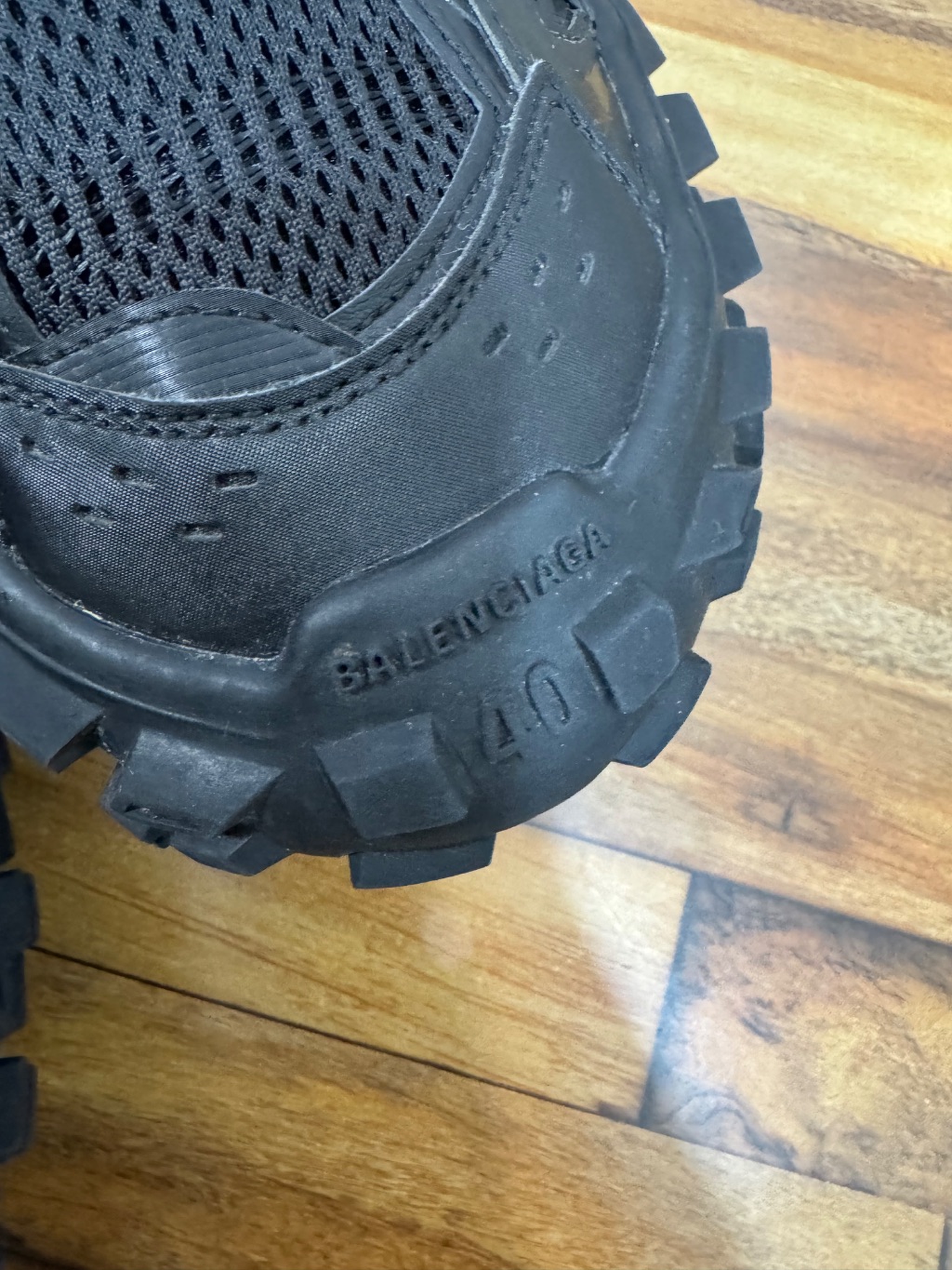 BALENCIAGA DEFENDER 🖤