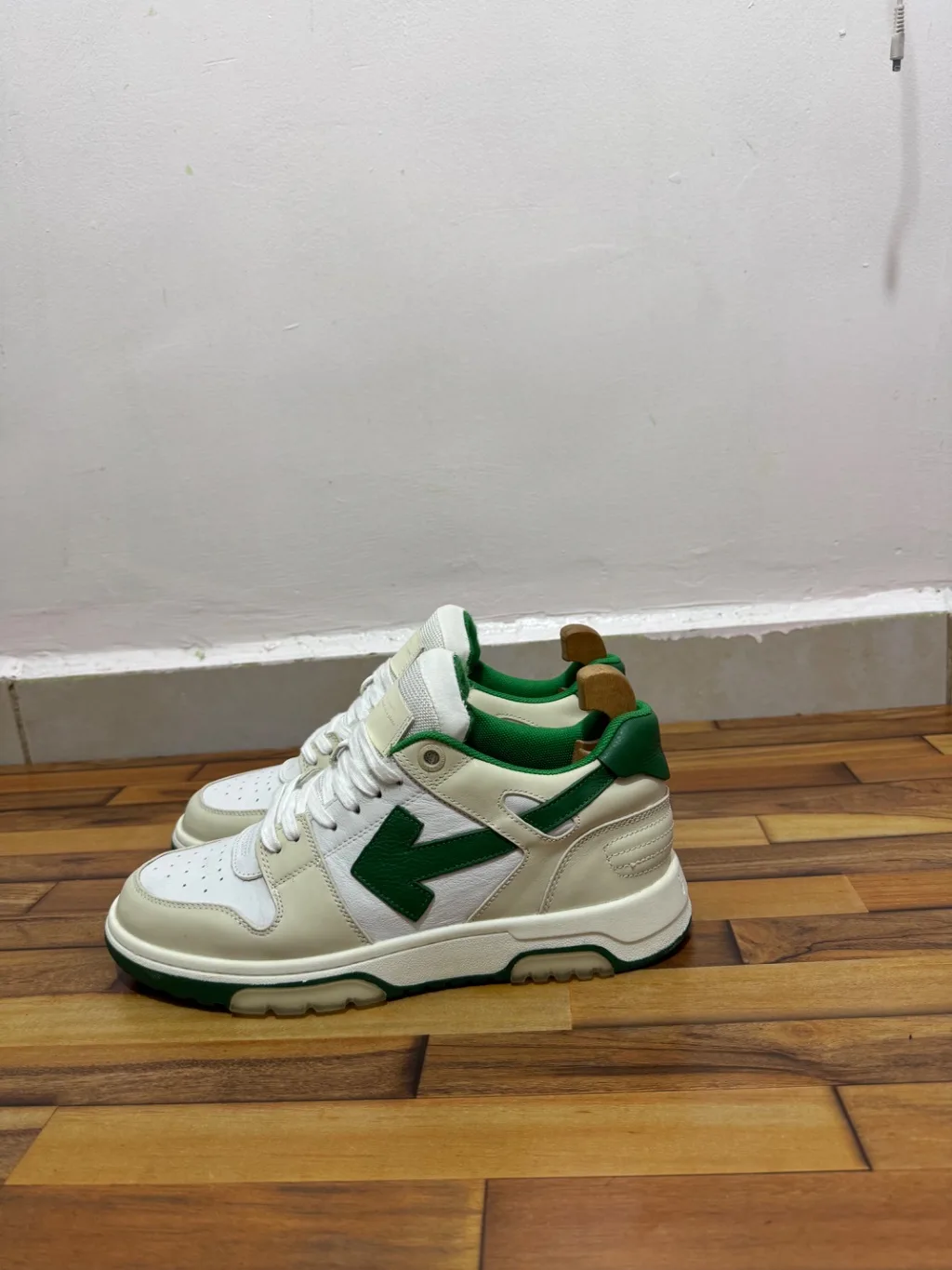 OFF WHITE OUT OF OFFICE 🤍