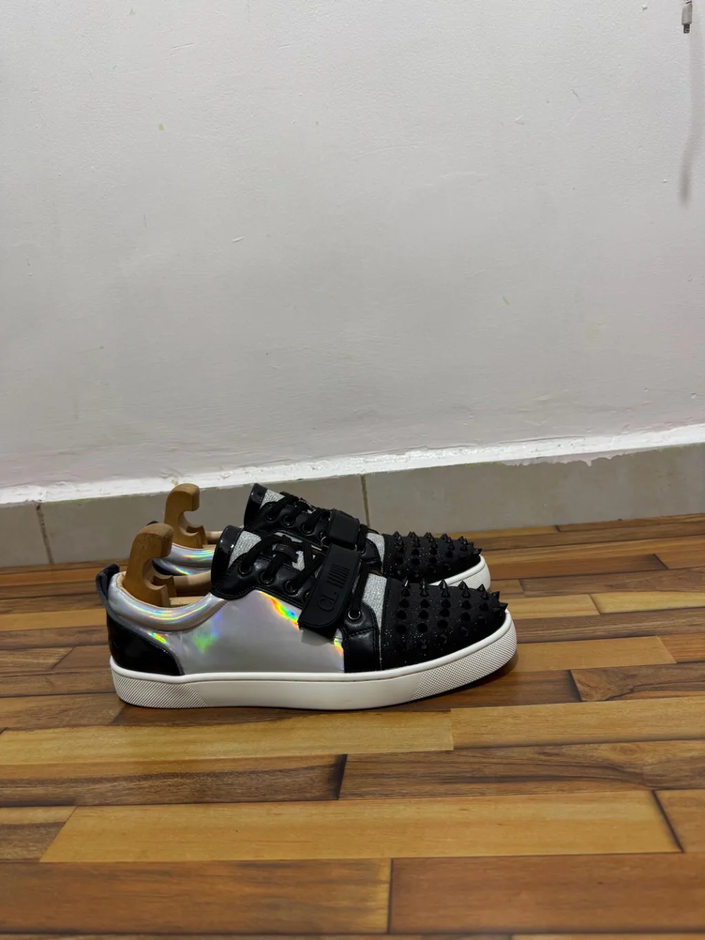 CHRISTIAN LOUBOUTIN
