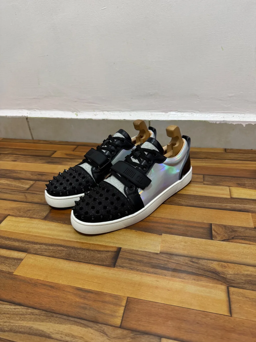 CHRISTIAN LOUBOUTIN