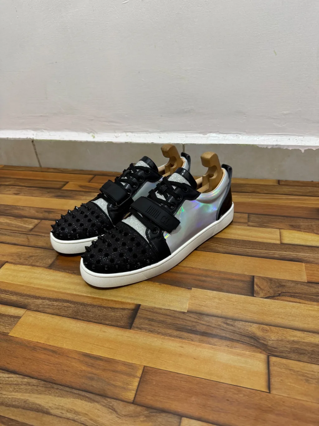 CHRISTIAN LOUBOUTIN