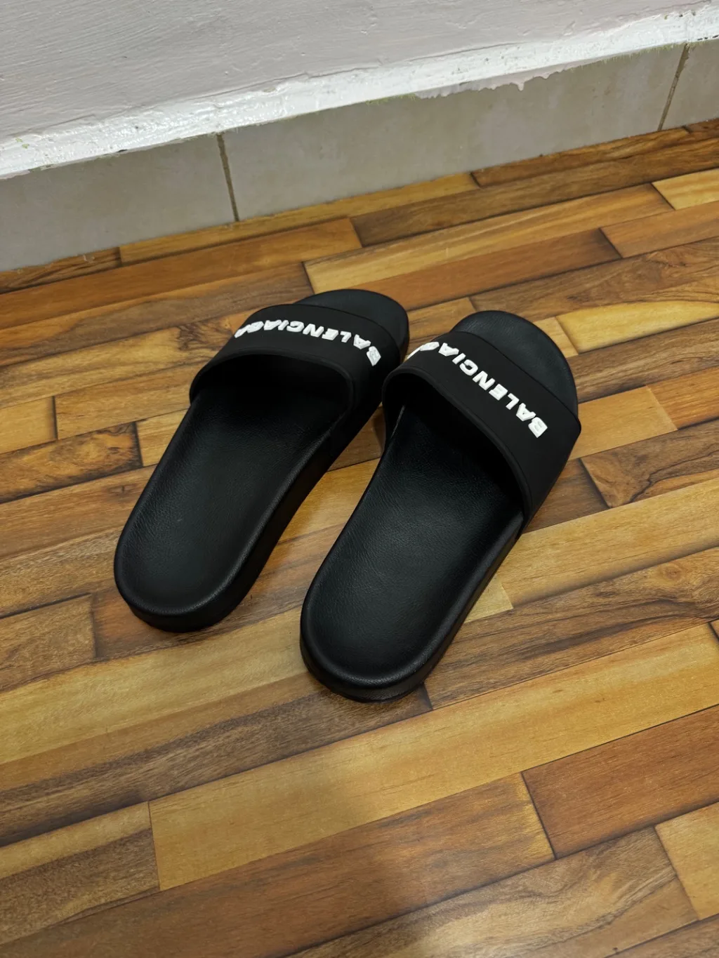 BALENCIAGA SLIDES 🖤