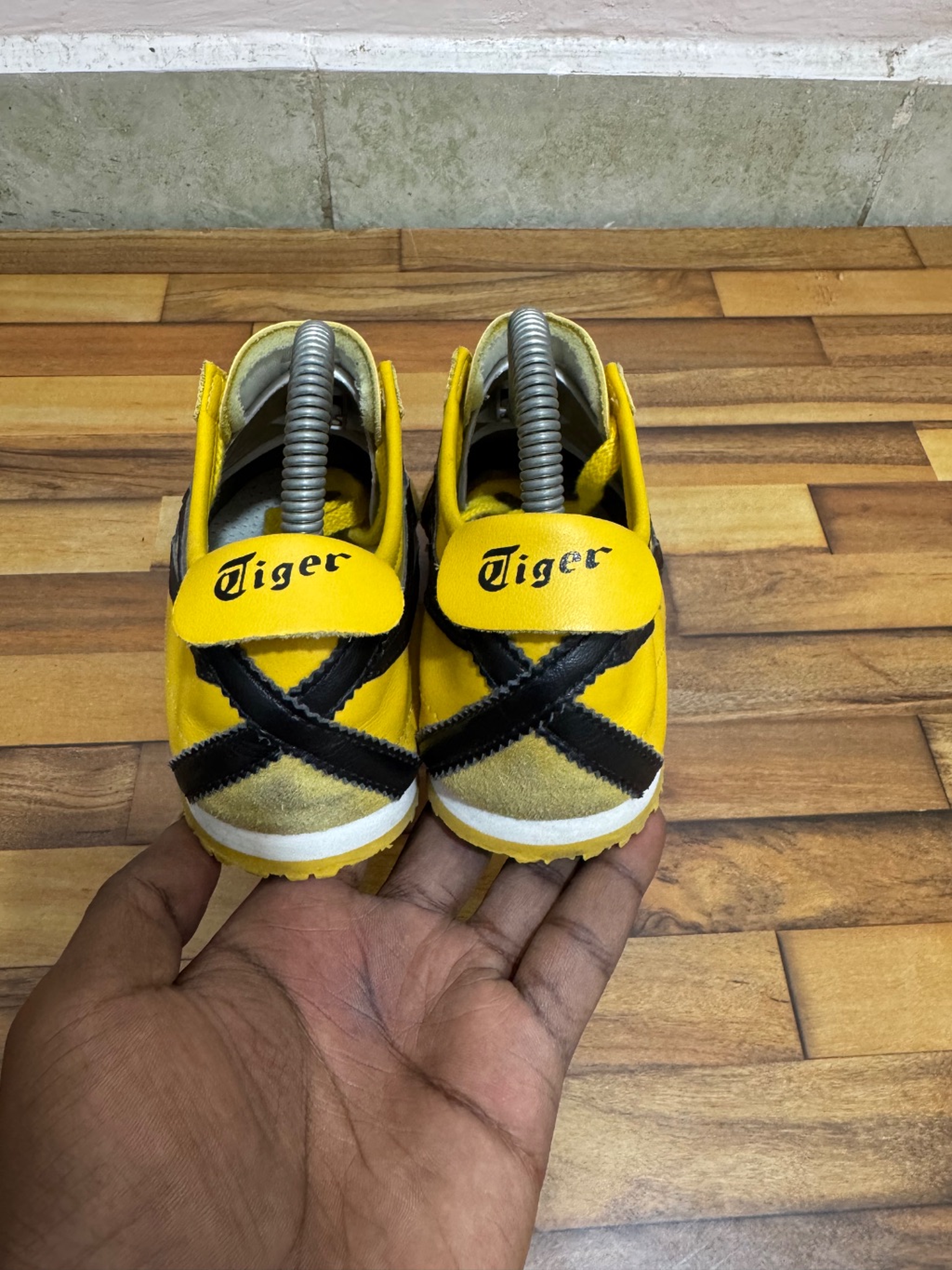 ONITSUKA TIGER 💛