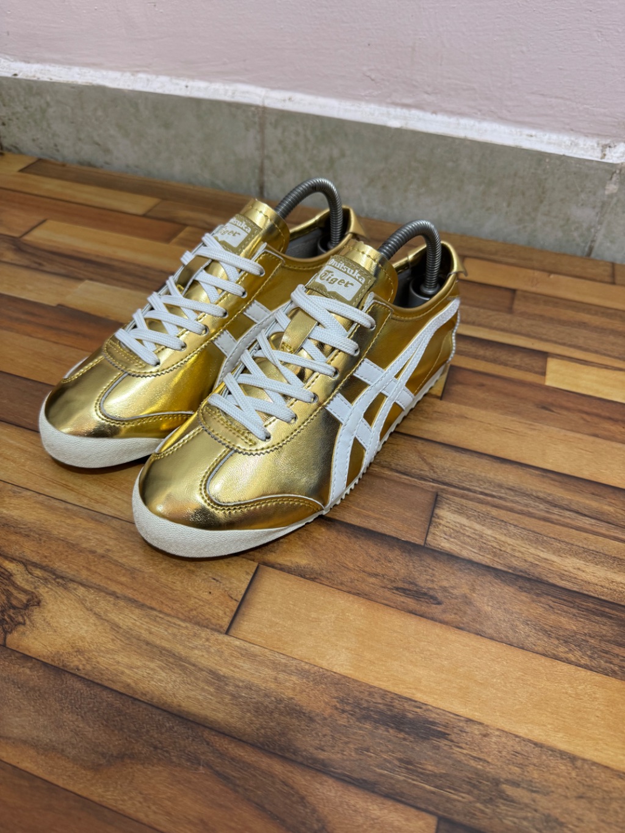 ONITSUKA TIGER