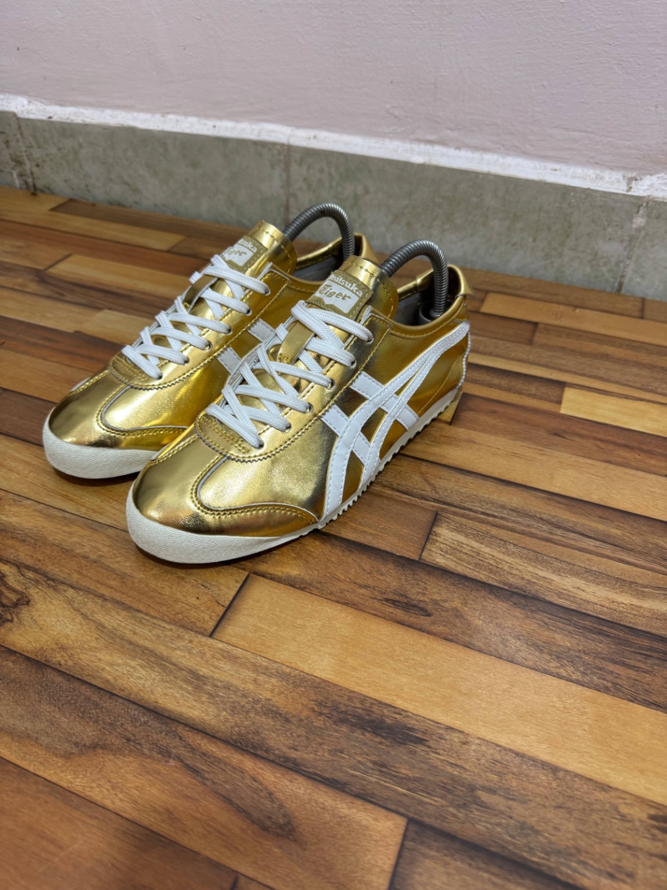 ONITSUKA TIGER