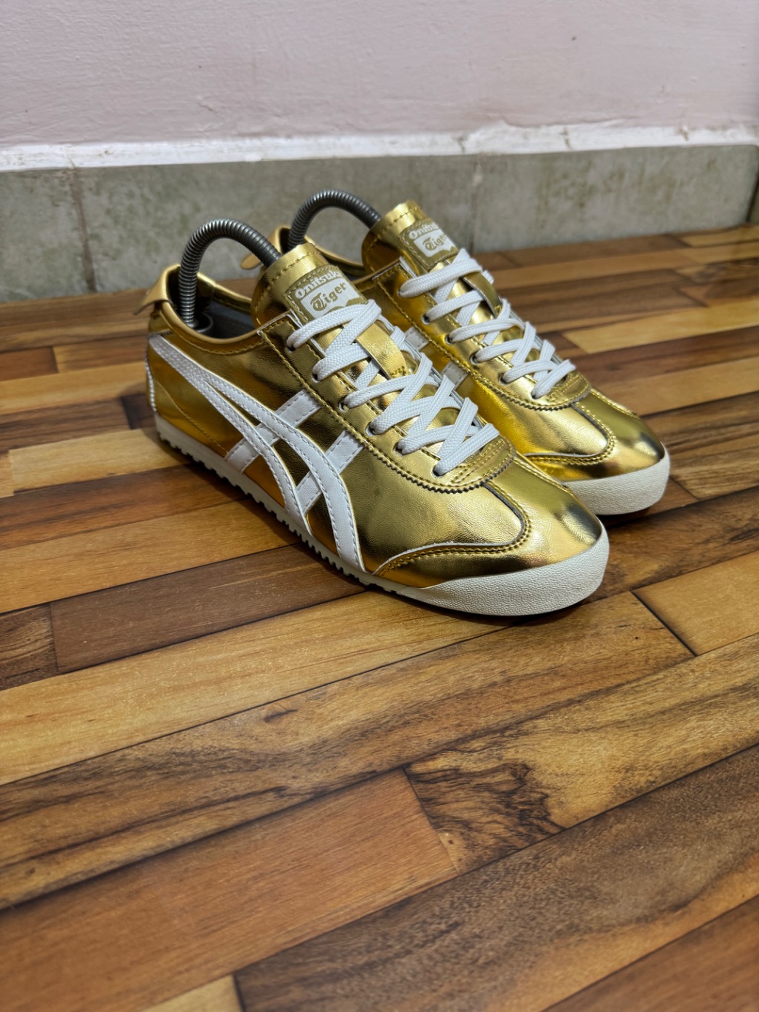 ONITSUKA TIGER
