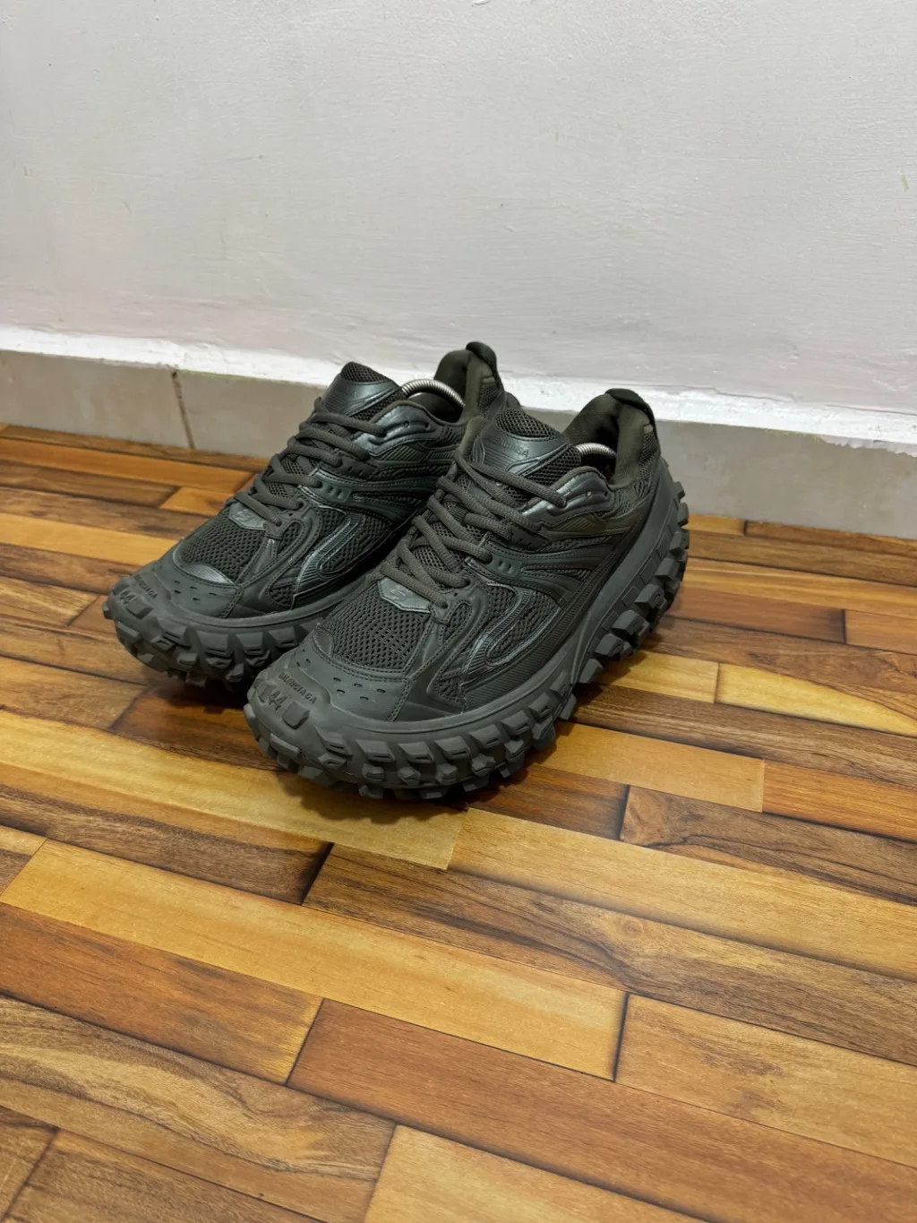 BALENCIAGA DEFENDERS