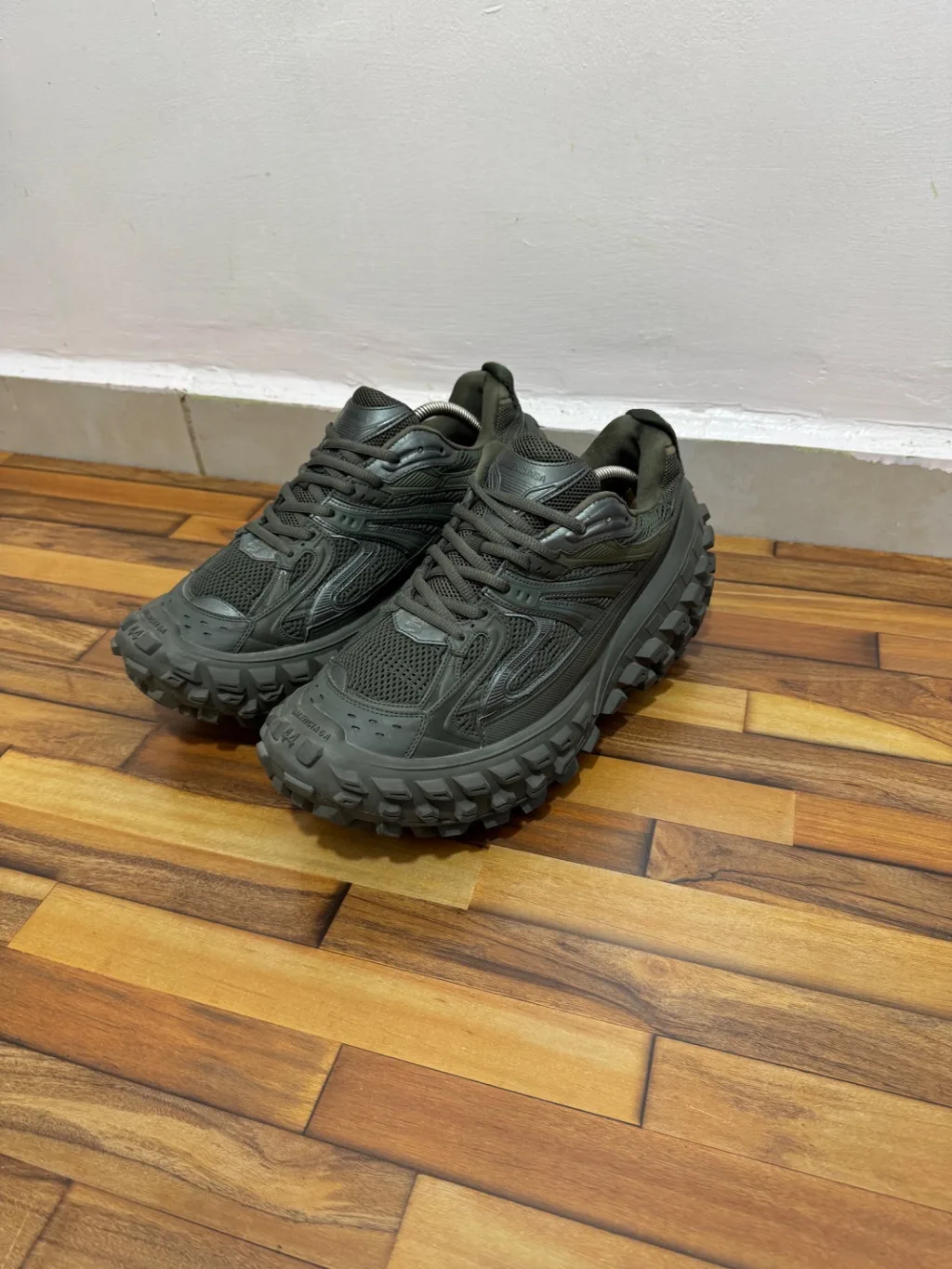 BALENCIAGA DEFENDERS