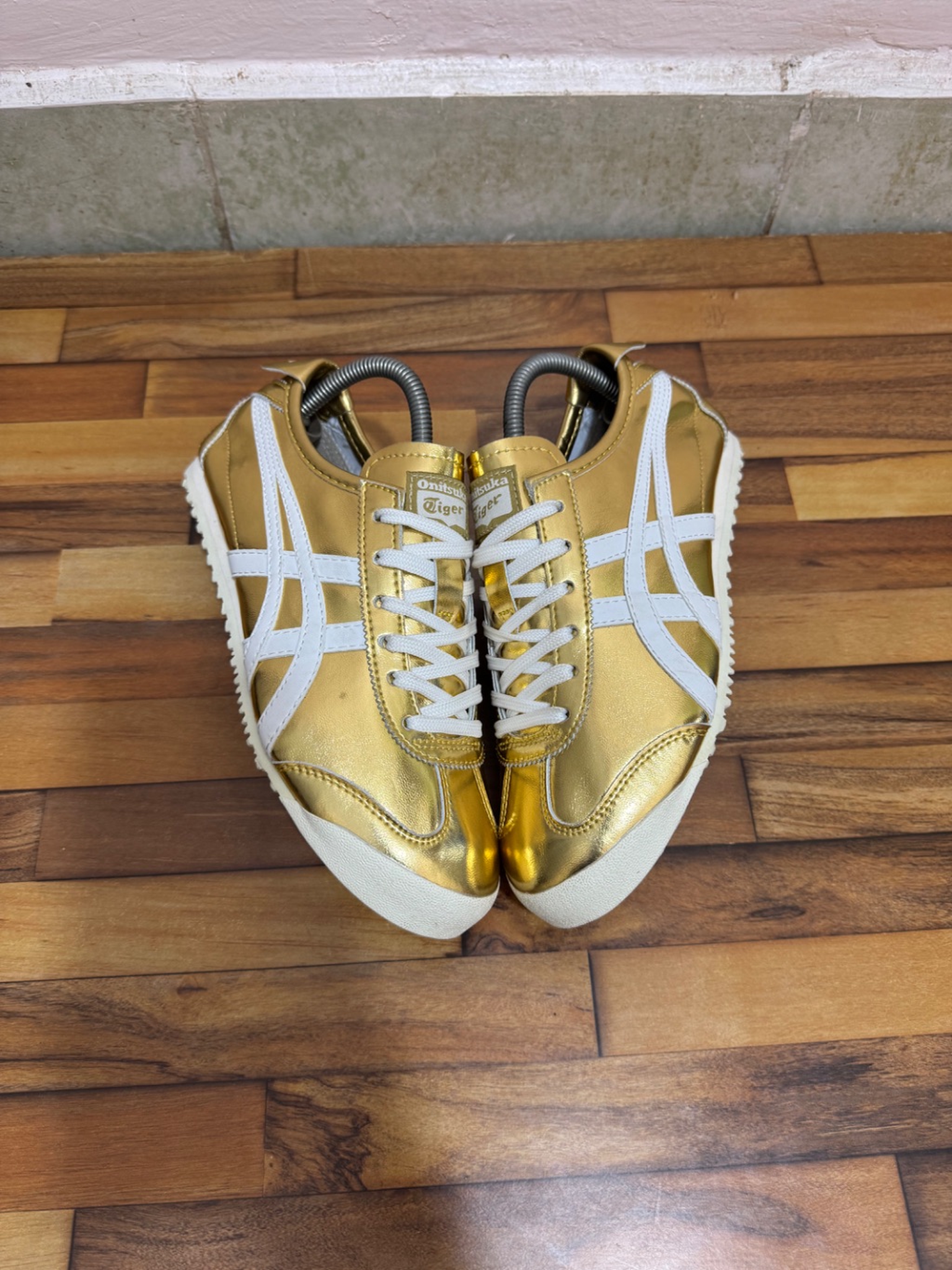 ONITSUKA TIGER