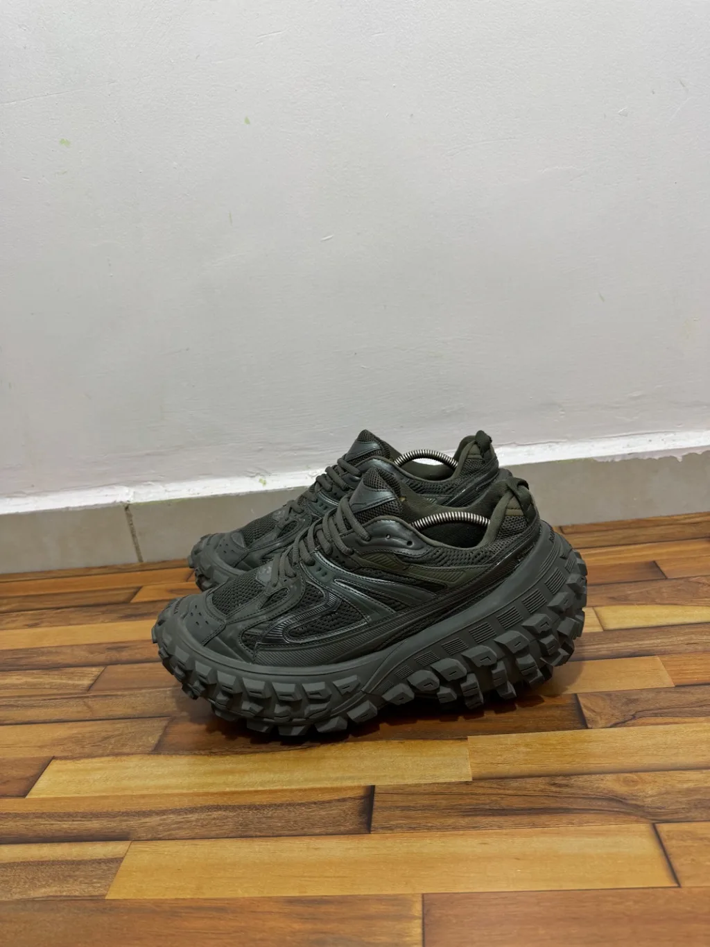 BALENCIAGA DEFENDERS