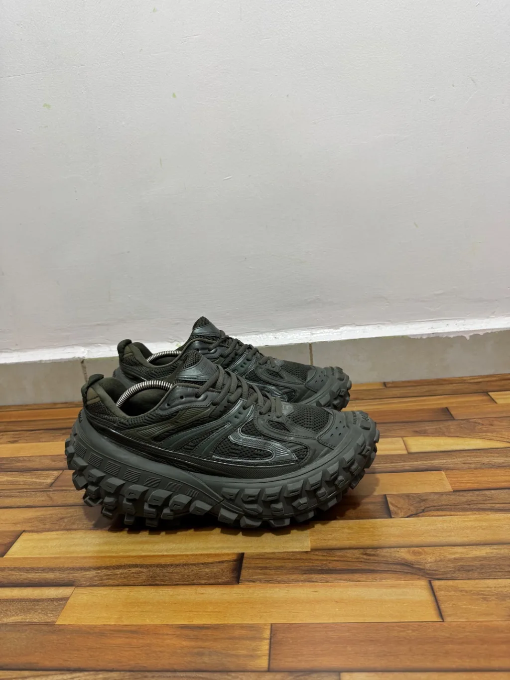 BALENCIAGA DEFENDERS