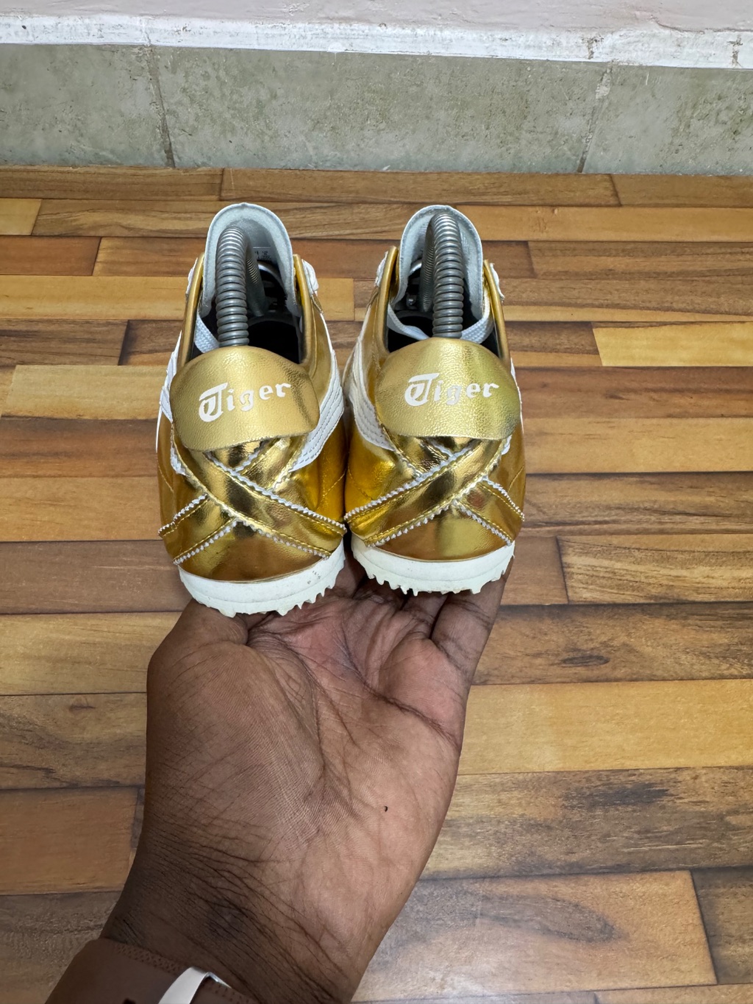 ONITSUKA TIGER