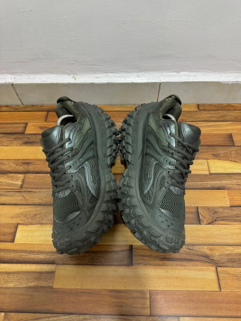 BALENCIAGA DEFENDERS