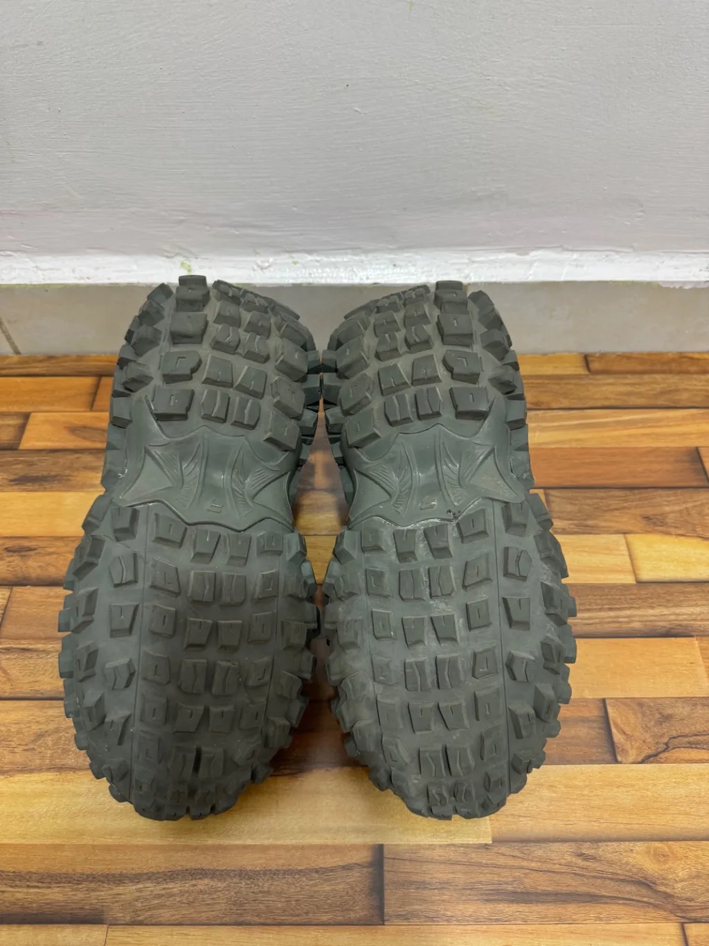 BALENCIAGA DEFENDERS