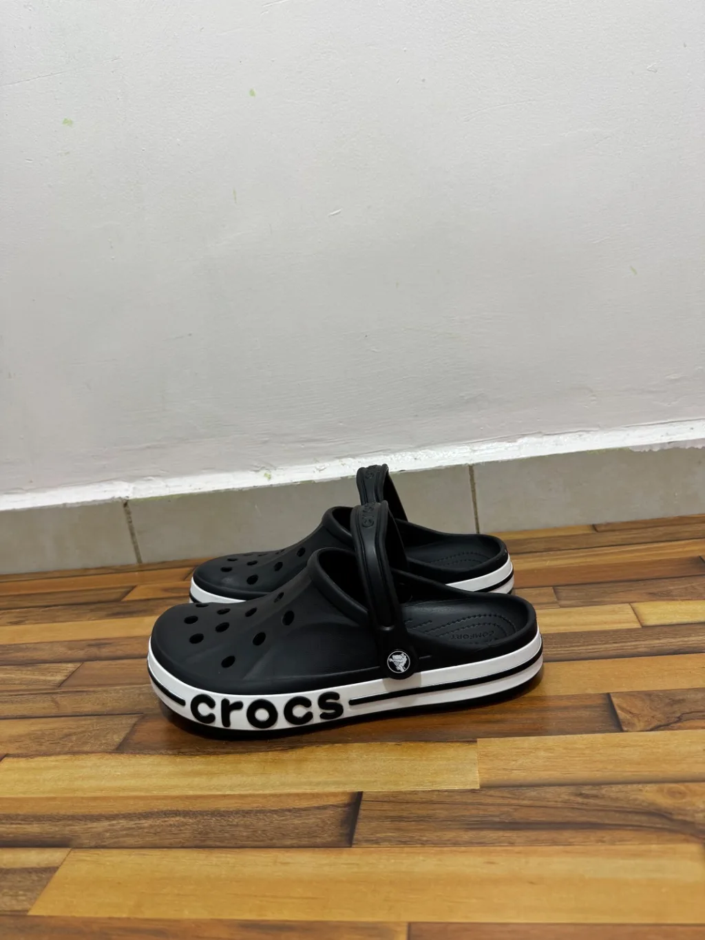 CROCS 🖤