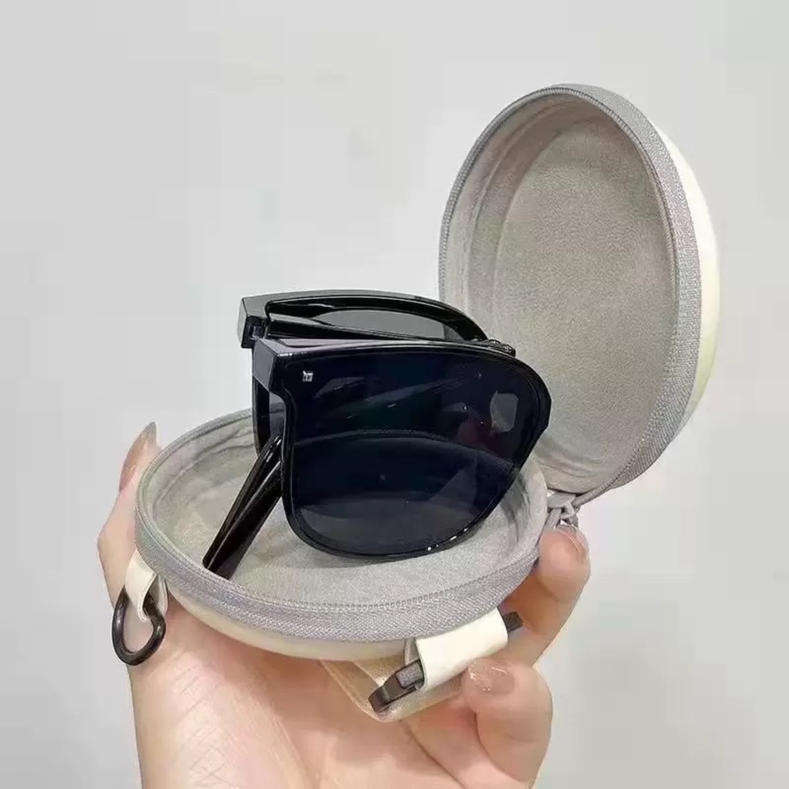 Foldable sunglasses
