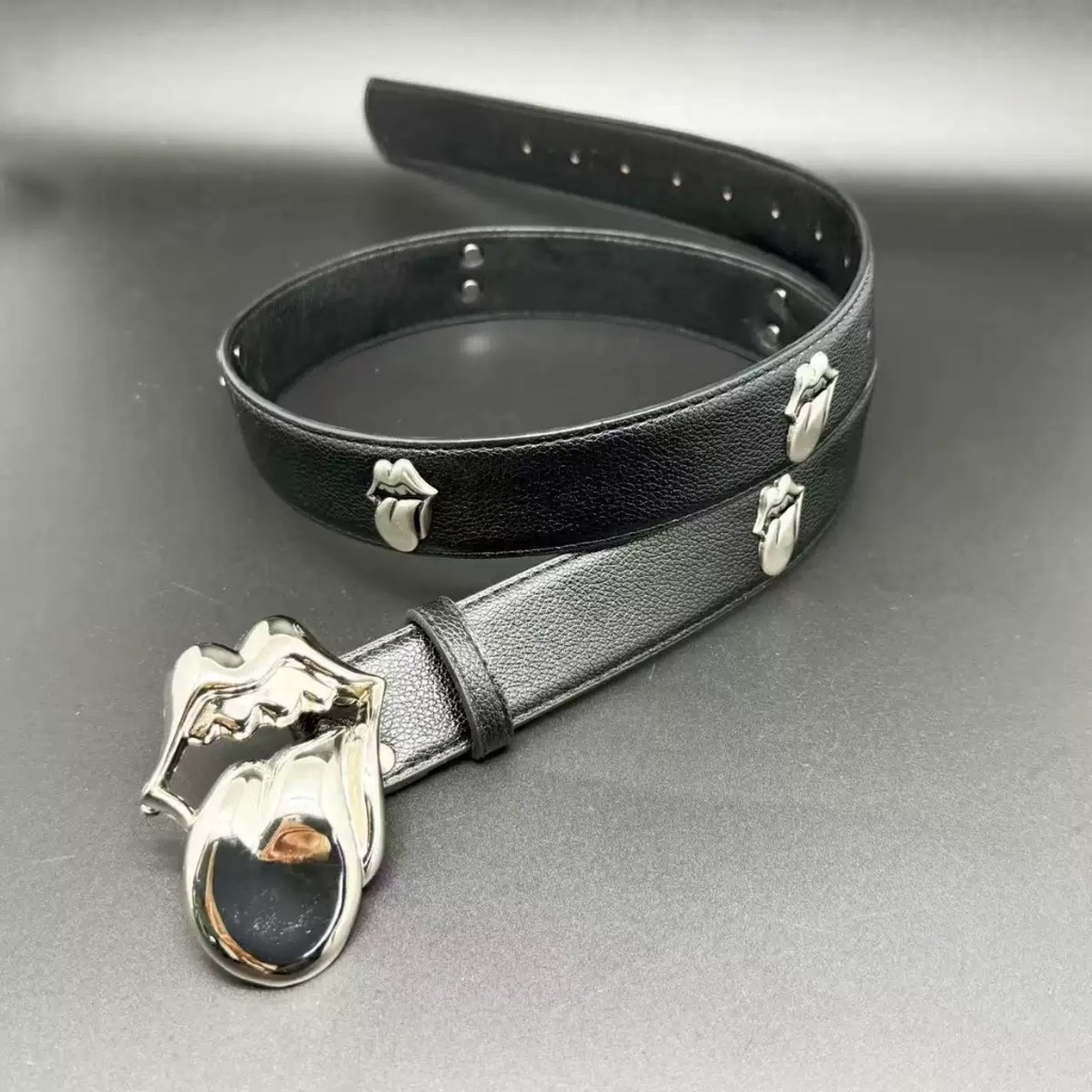 Rolling stone belt