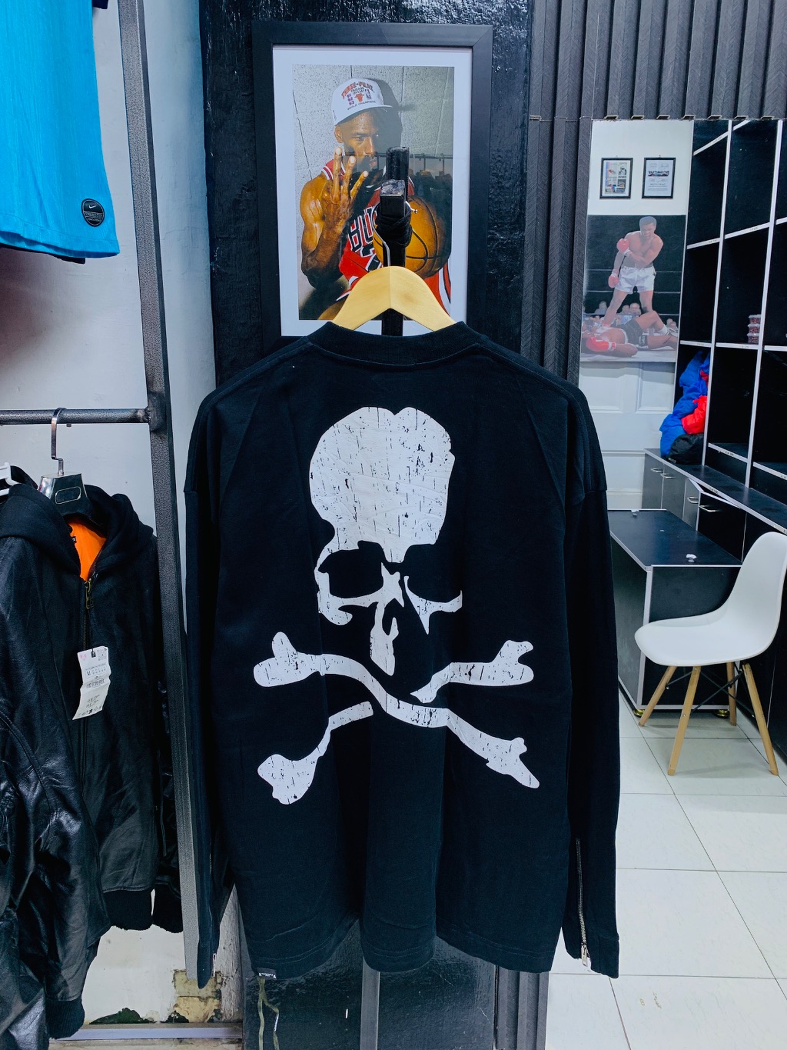Sweatshirt