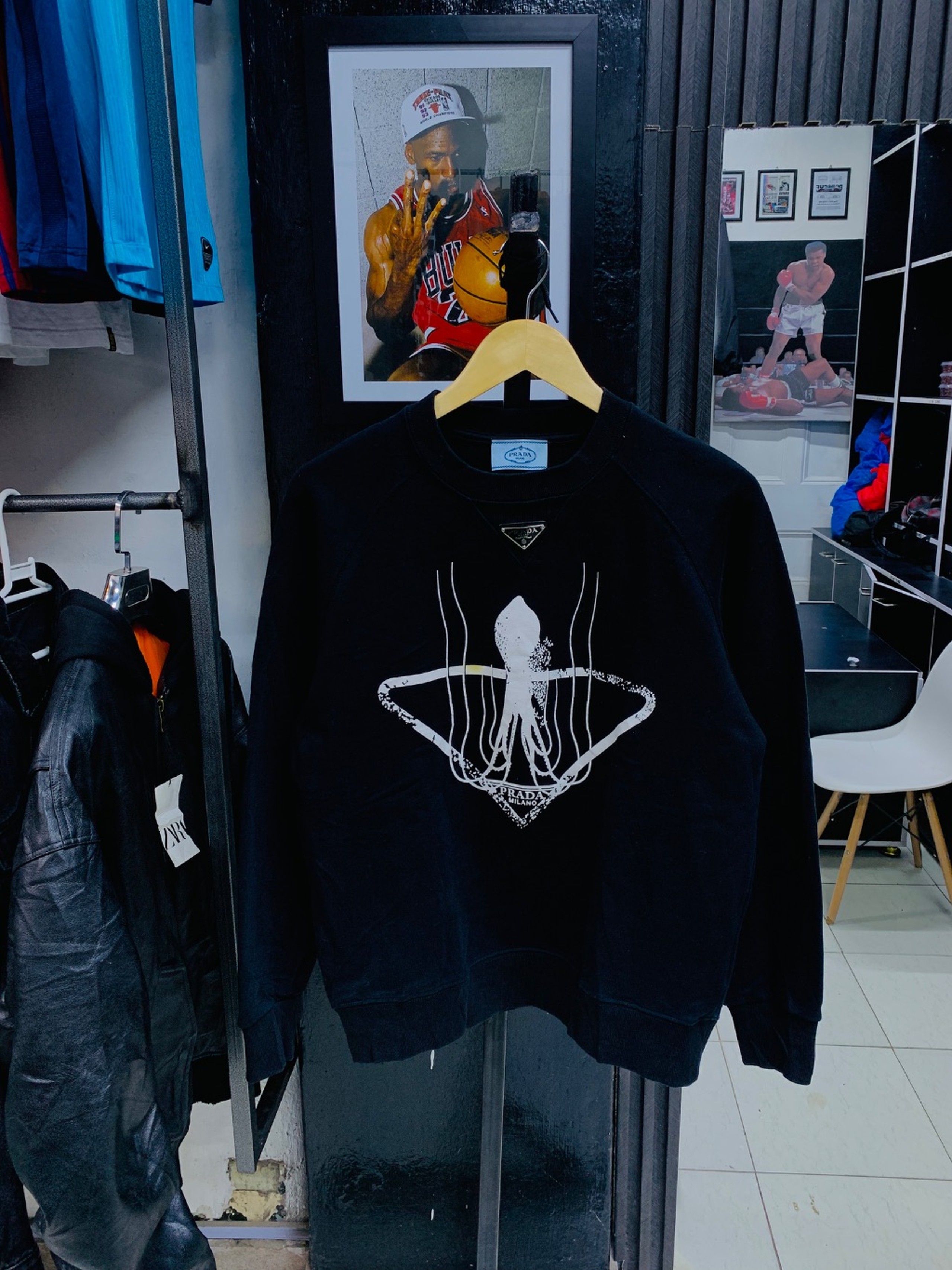 Sweatshirt
