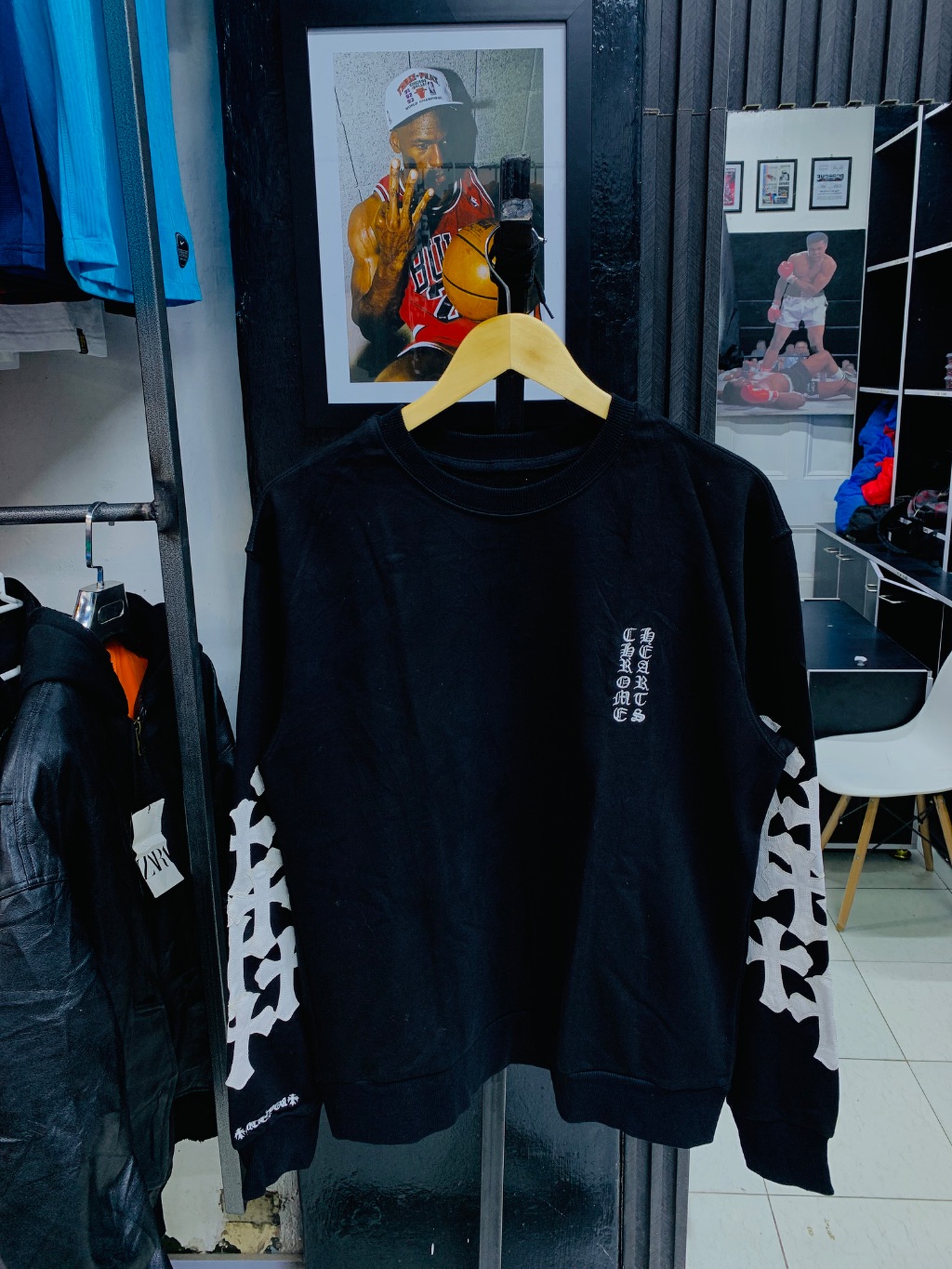 Sweatshirt