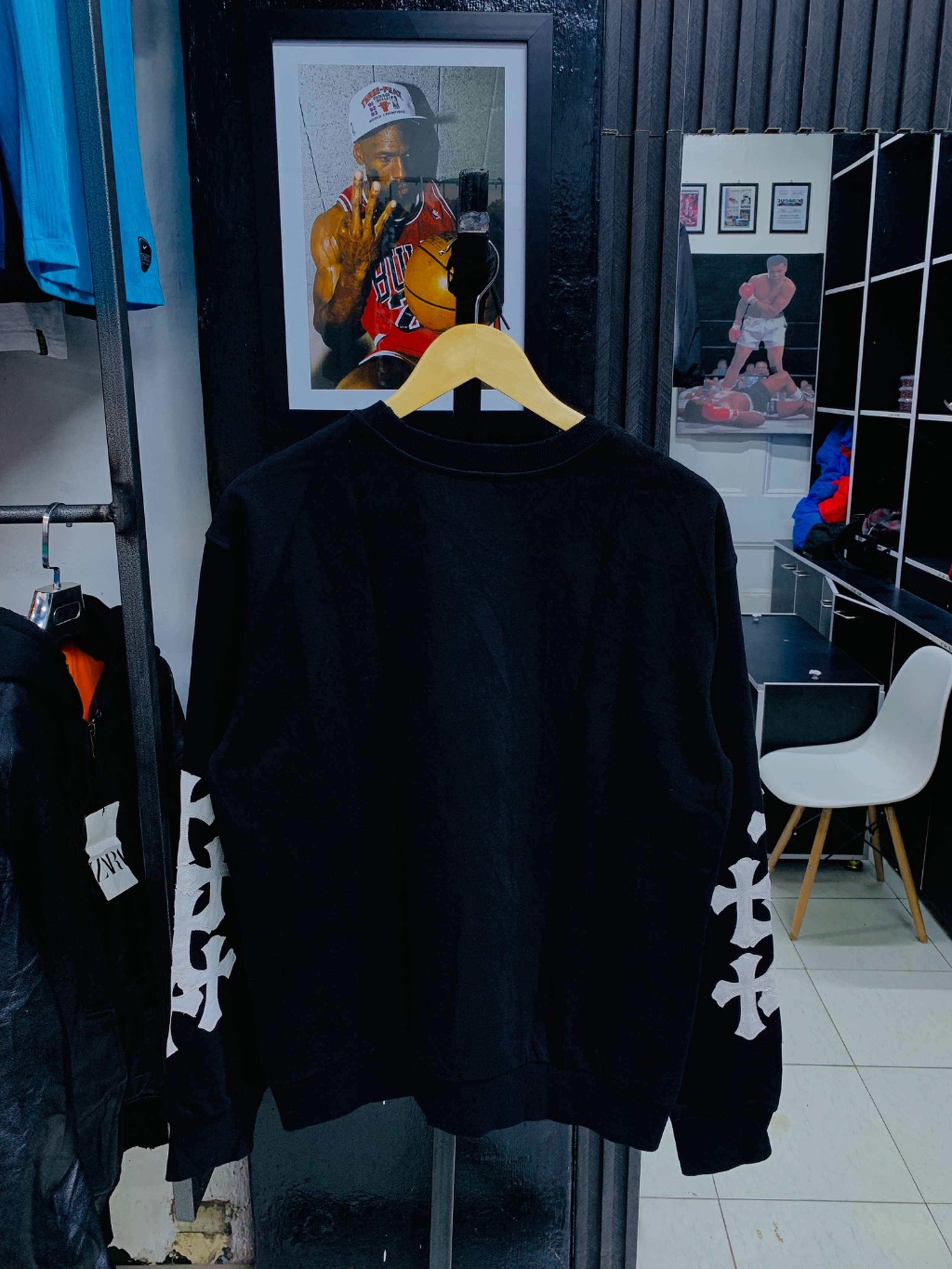 Sweatshirt