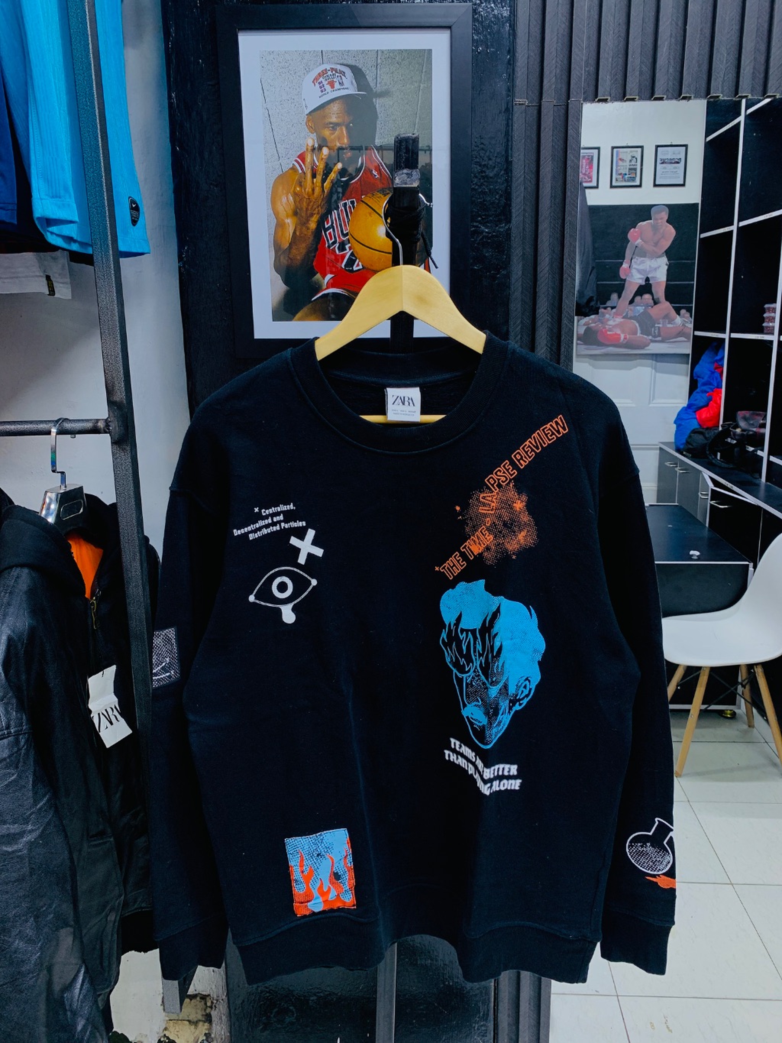 Sweatshirt