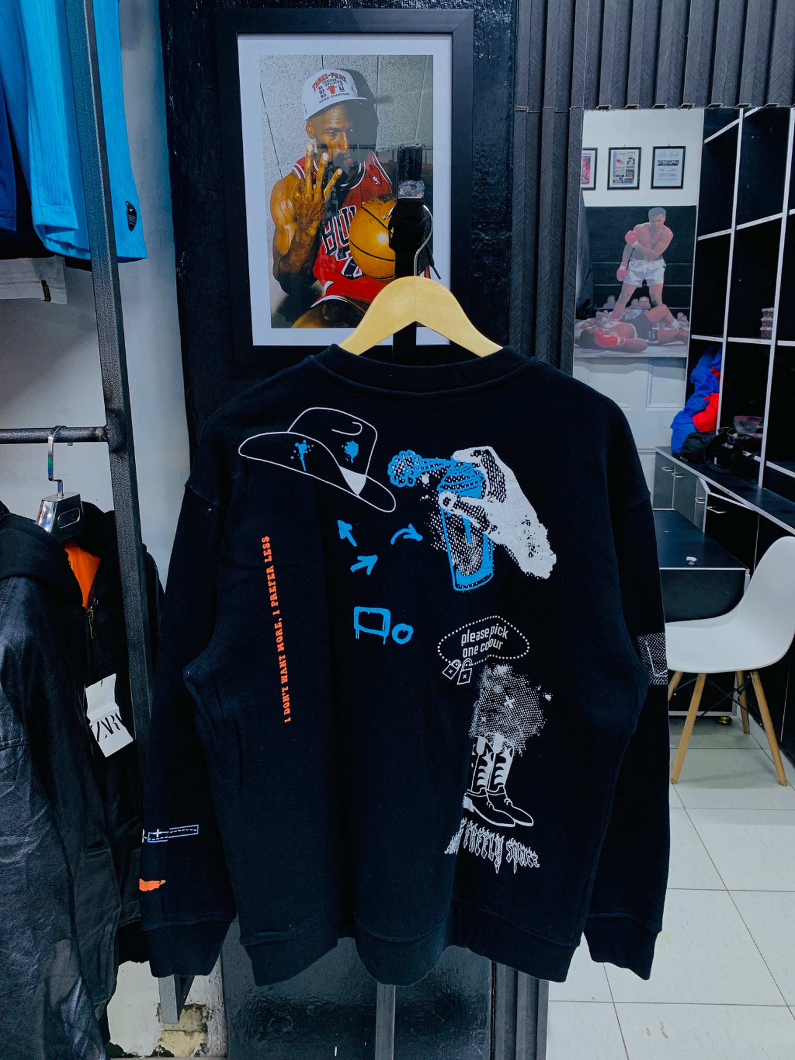 Sweatshirt