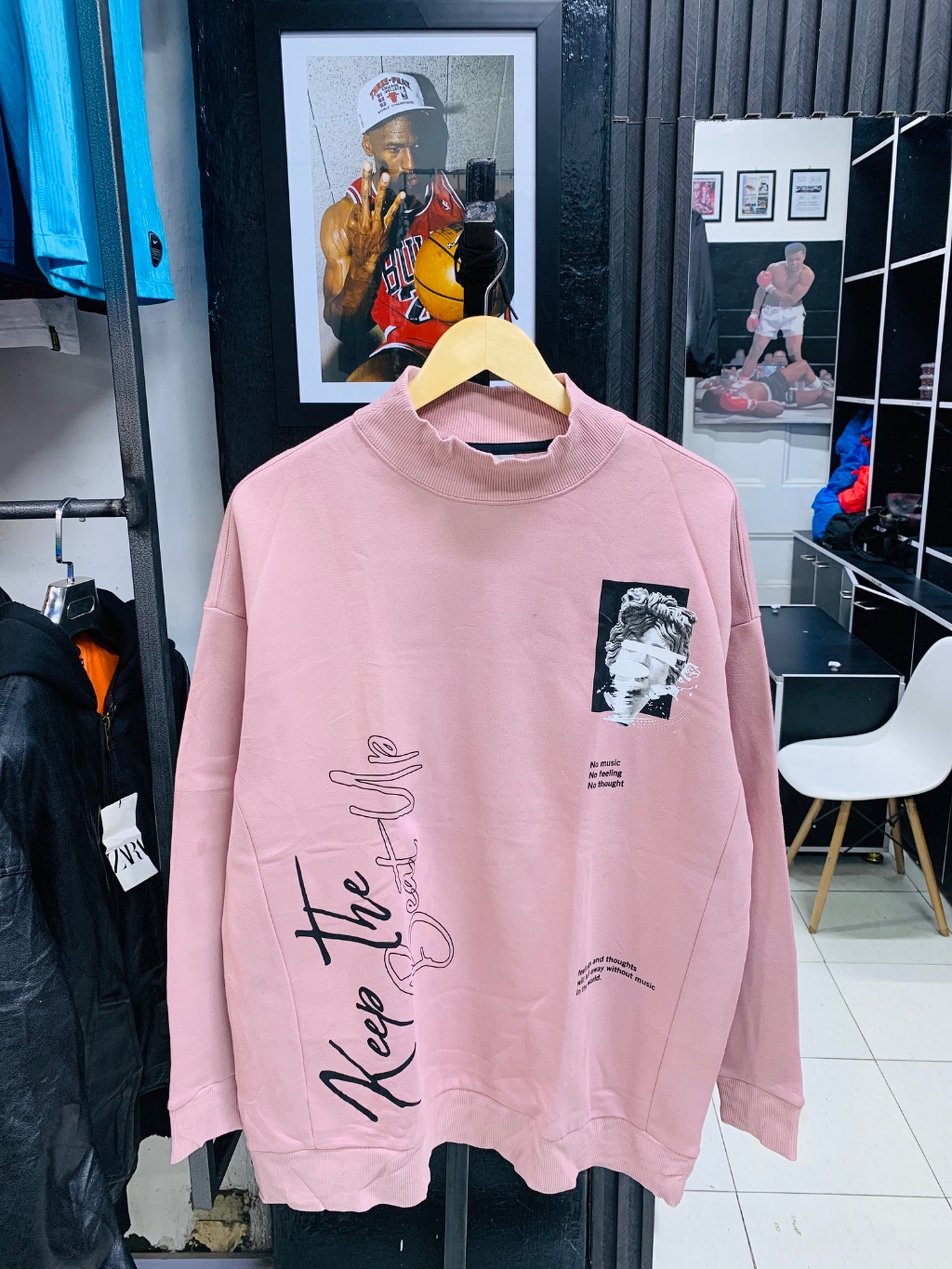 Sweatshirt