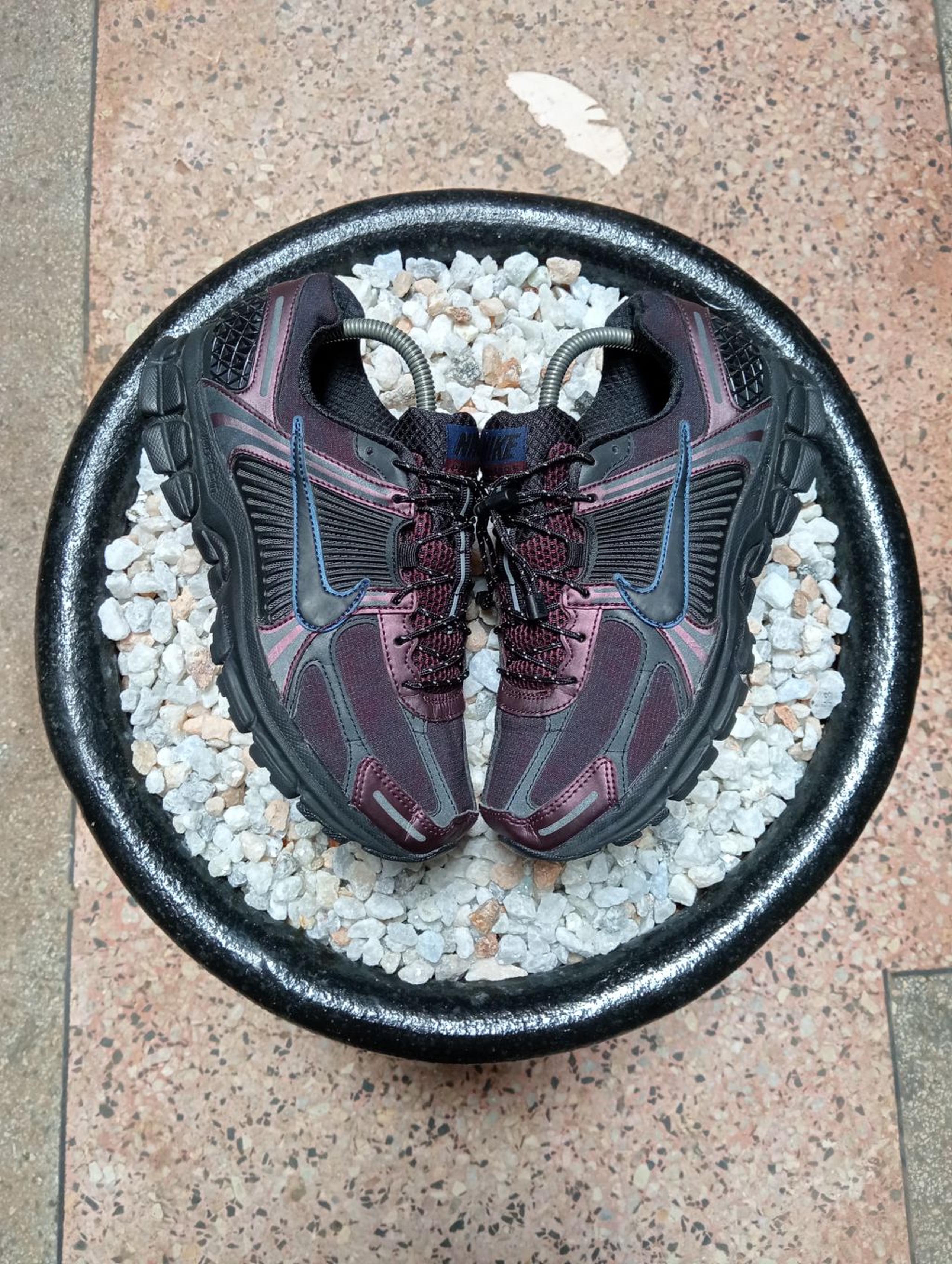 NIKE VOMERO 5 