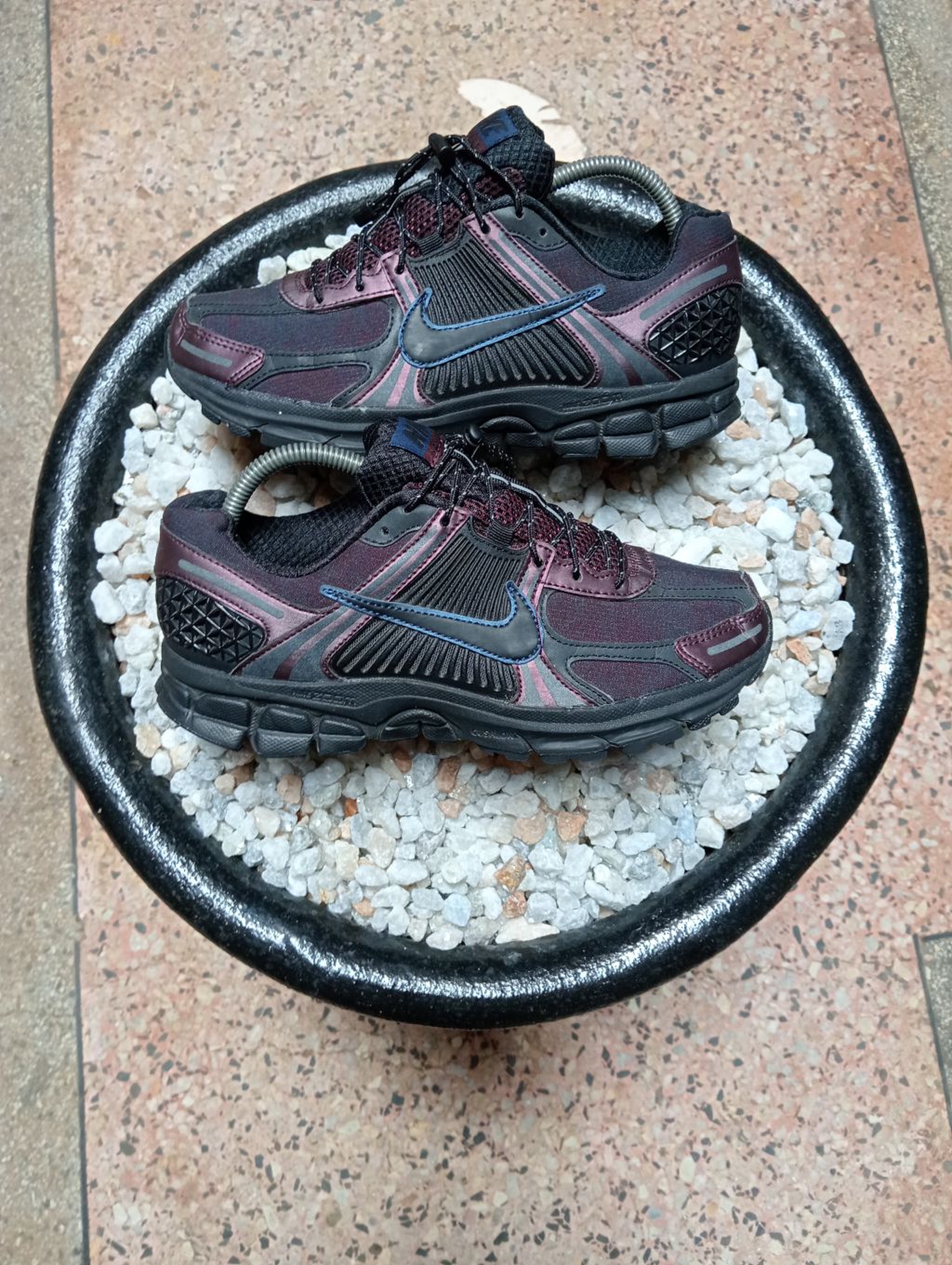 NIKE VOMERO 5 