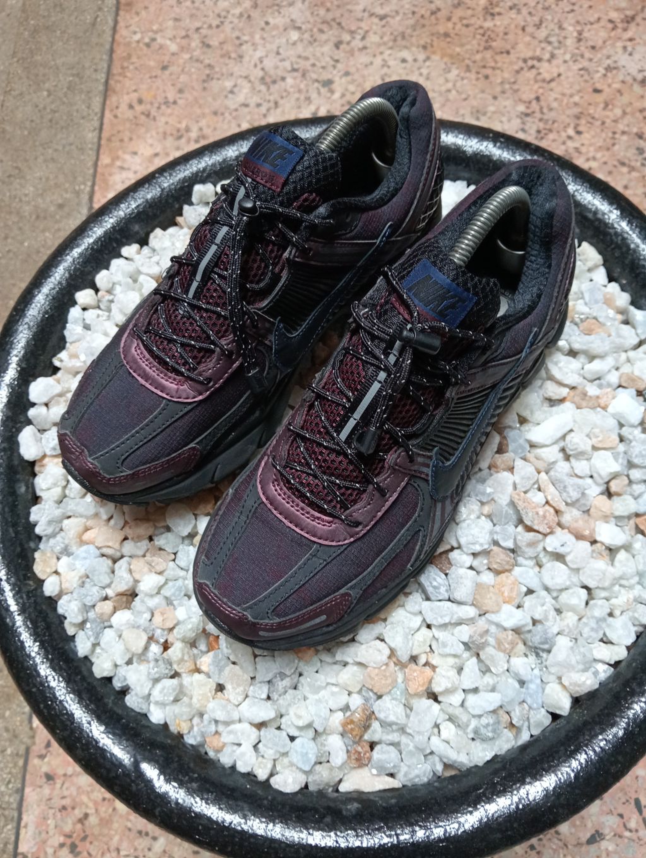NIKE VOMERO 5 