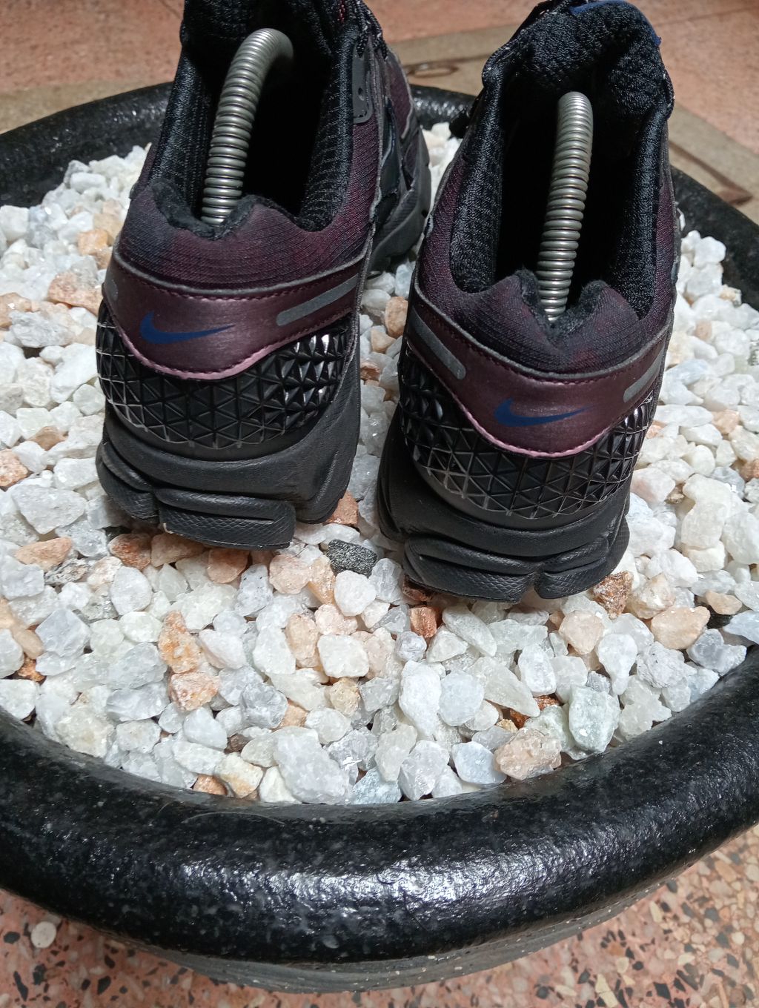 NIKE VOMERO 5 