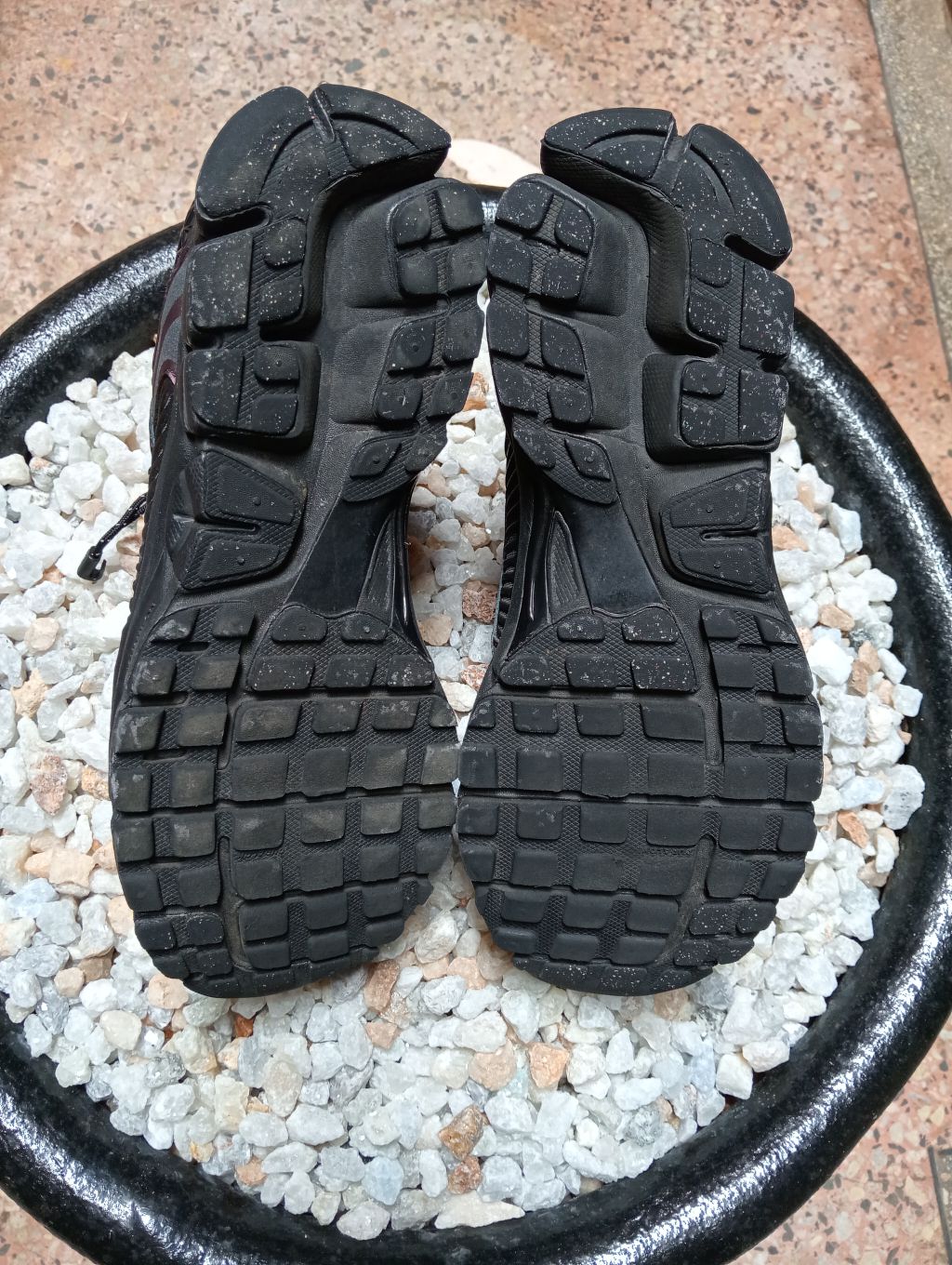NIKE VOMERO 5 