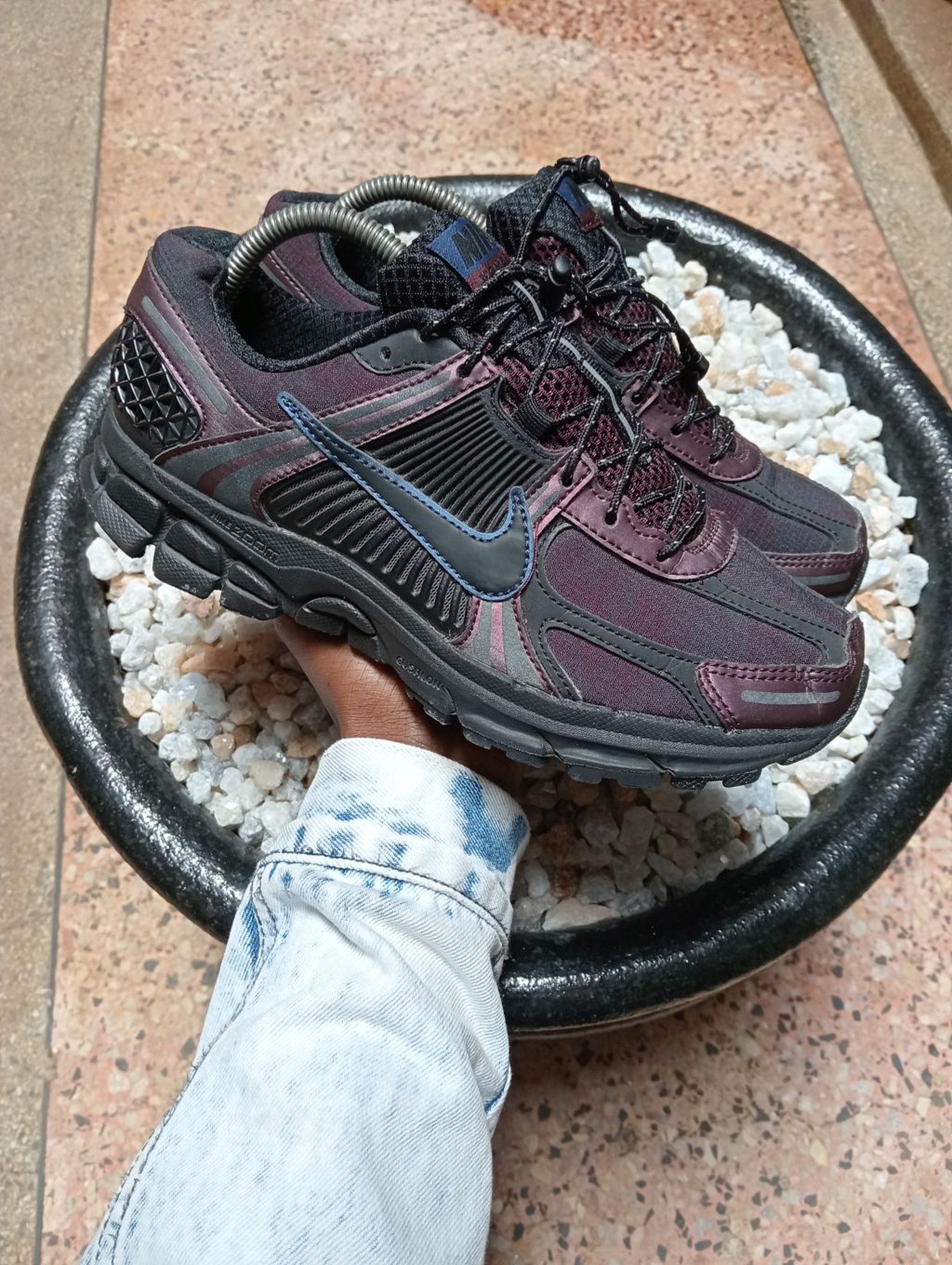 NIKE VOMERO 5 