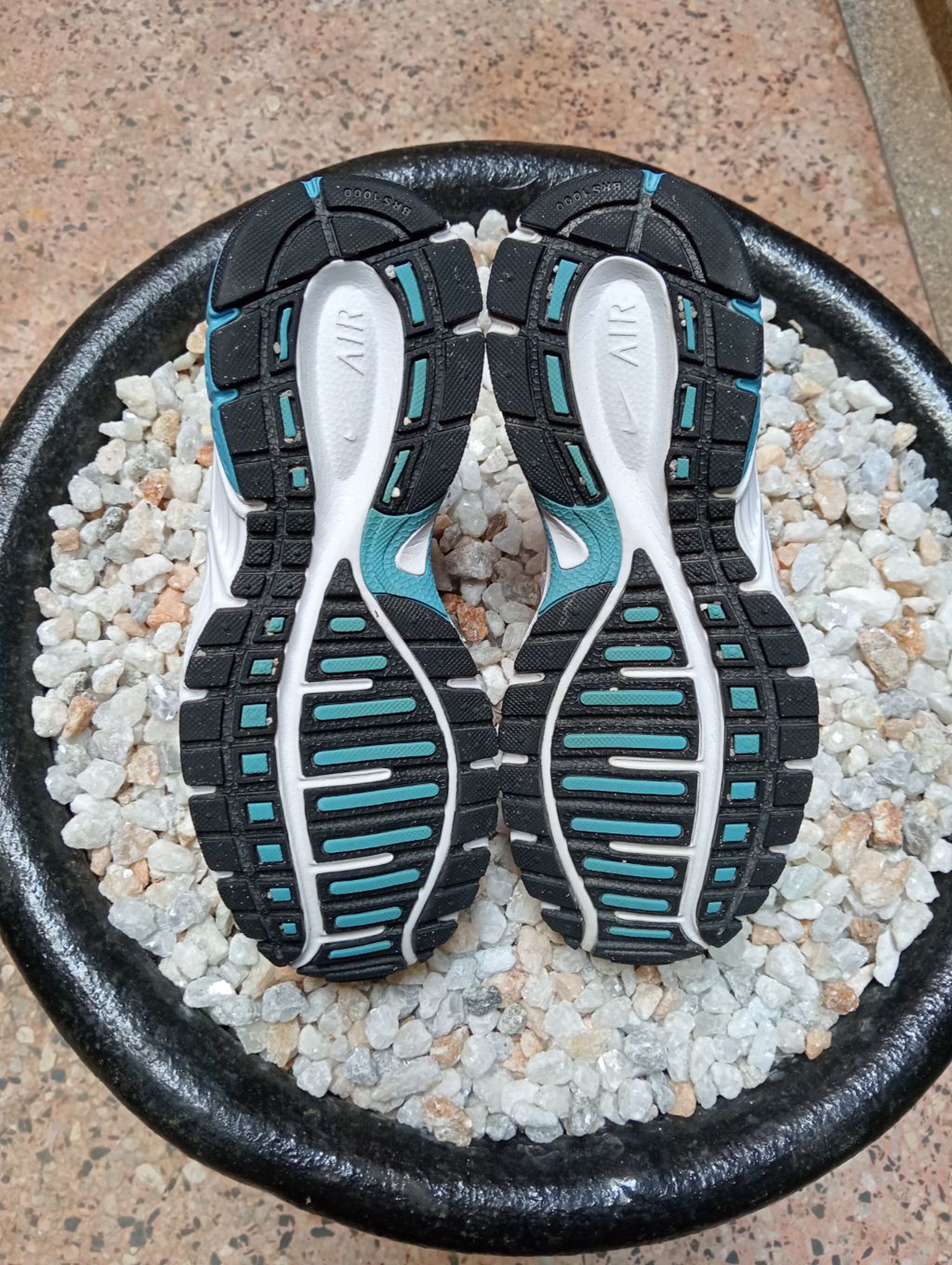 NIKE VOMERO 