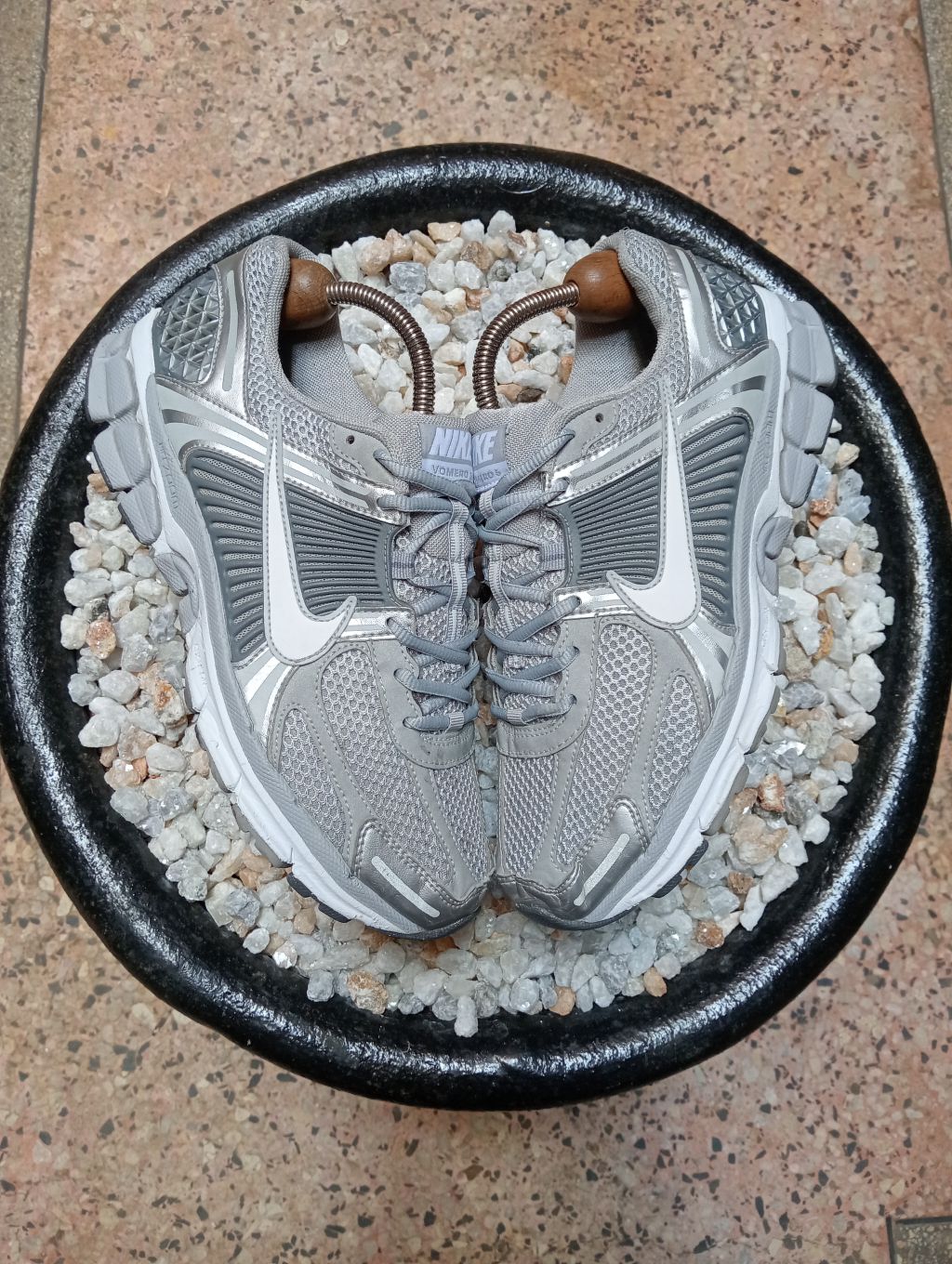 NIKE VOMERO 5 