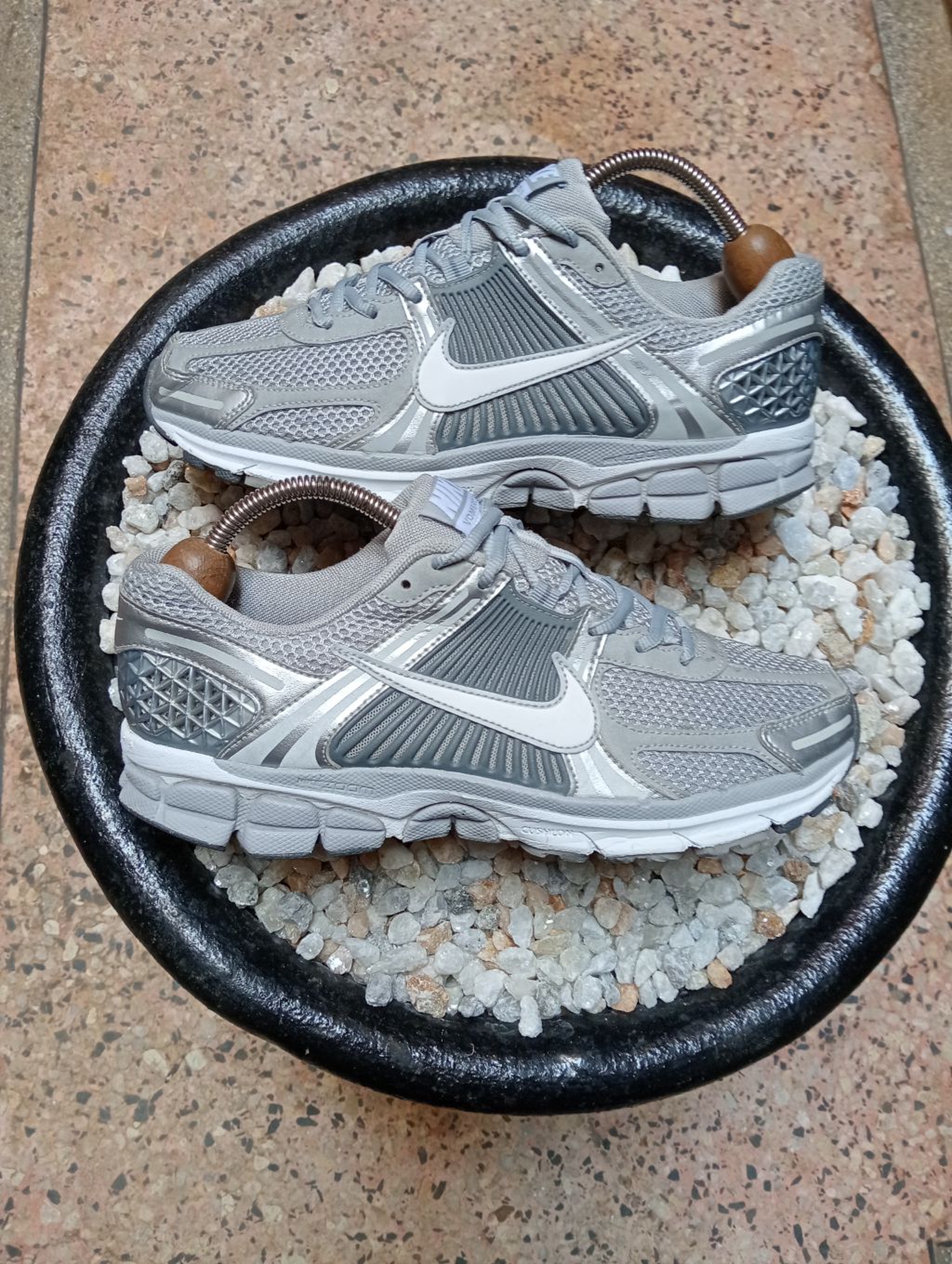 NIKE VOMERO 5 